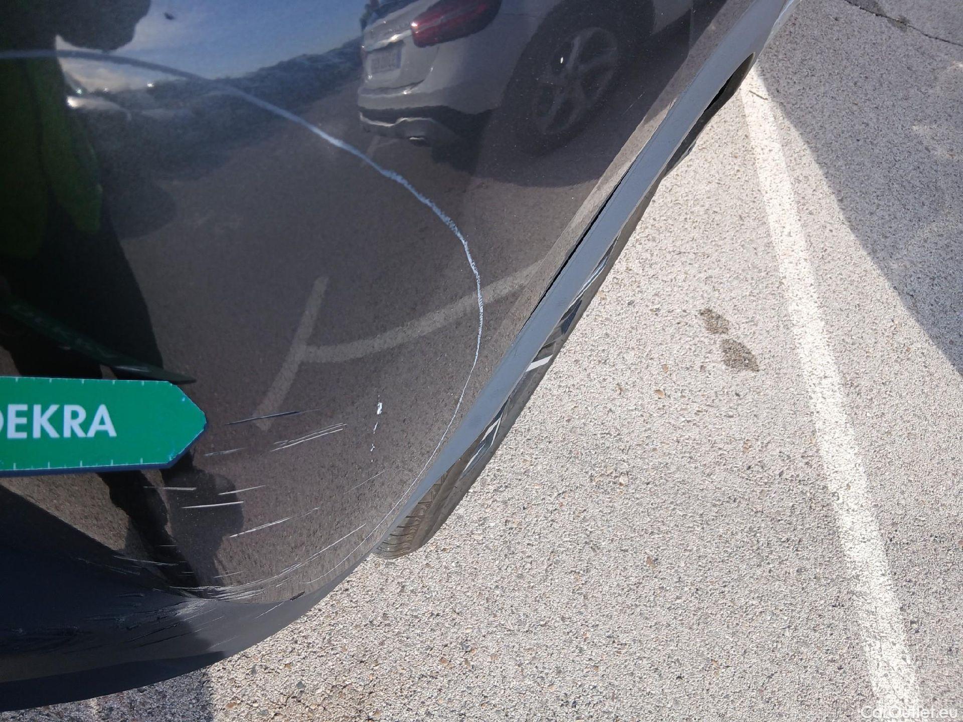  Peugeot  2008 PEUGEOT  / 2019 / 5P / todoterreno Allure Pack Puretech 130 S&S EAT8 (AC2) #28