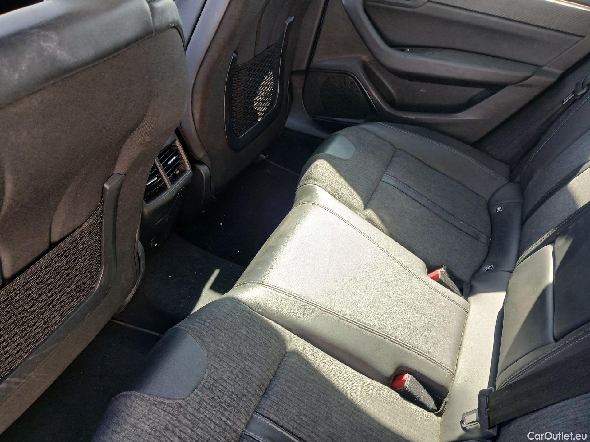  Peugeot  508 PEUGEOT  Hybrid / 2018 / 5P / berlina con portón 5P Allure HYBRID 225 e-EAT8 #39