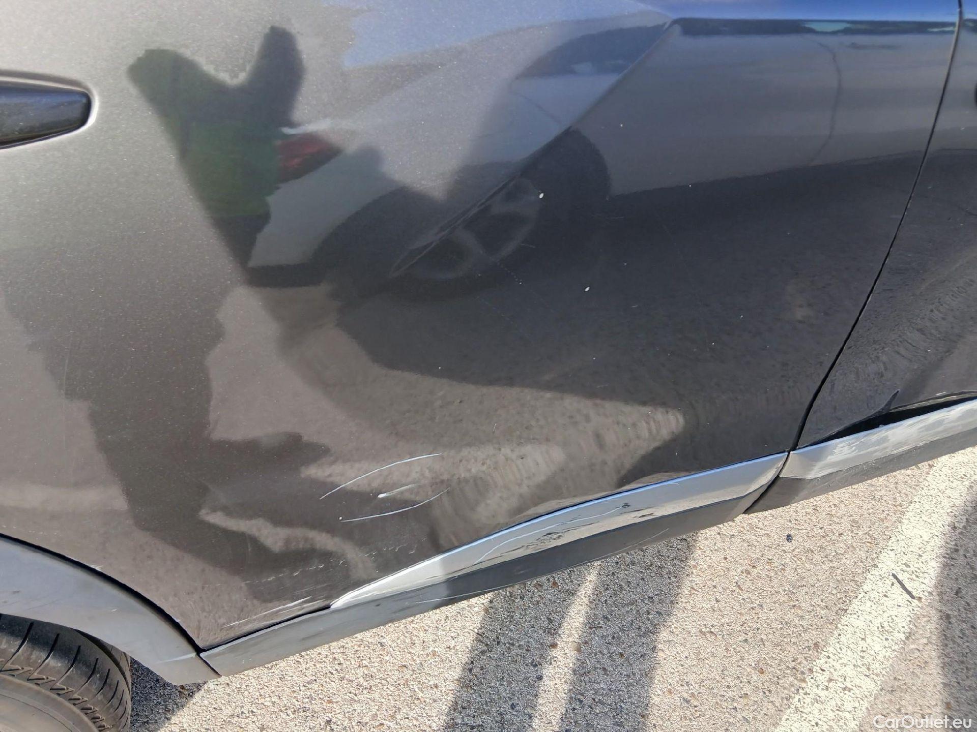  Peugeot  2008 PEUGEOT  / 2019 / 5P / todoterreno Allure Pack Puretech 130 S&S EAT8 (AC2) #35