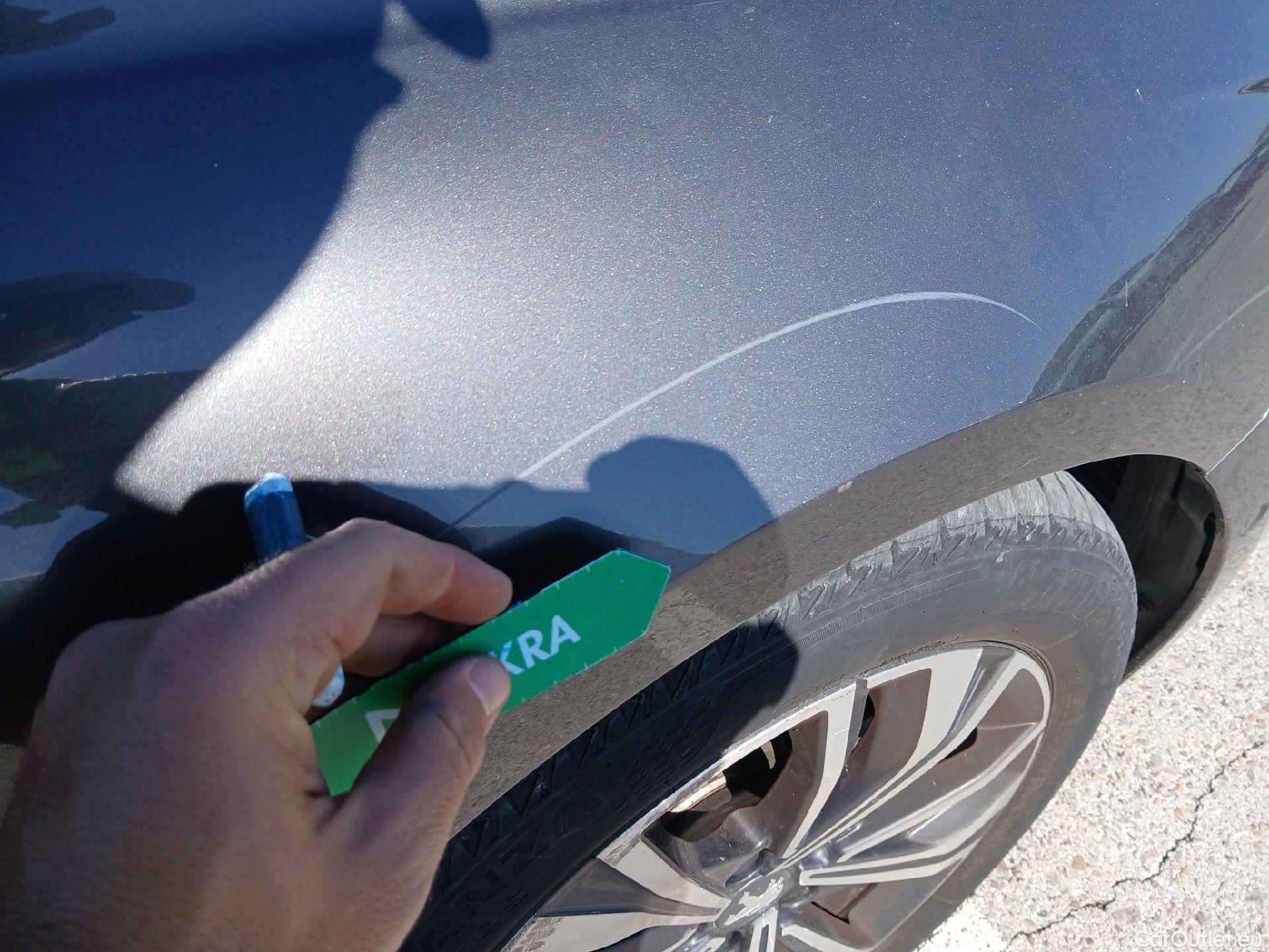  Peugeot  508 PEUGEOT  Hybrid / 2018 / 5P / berlina con portón 5P Allure HYBRID 225 e-EAT8 #33