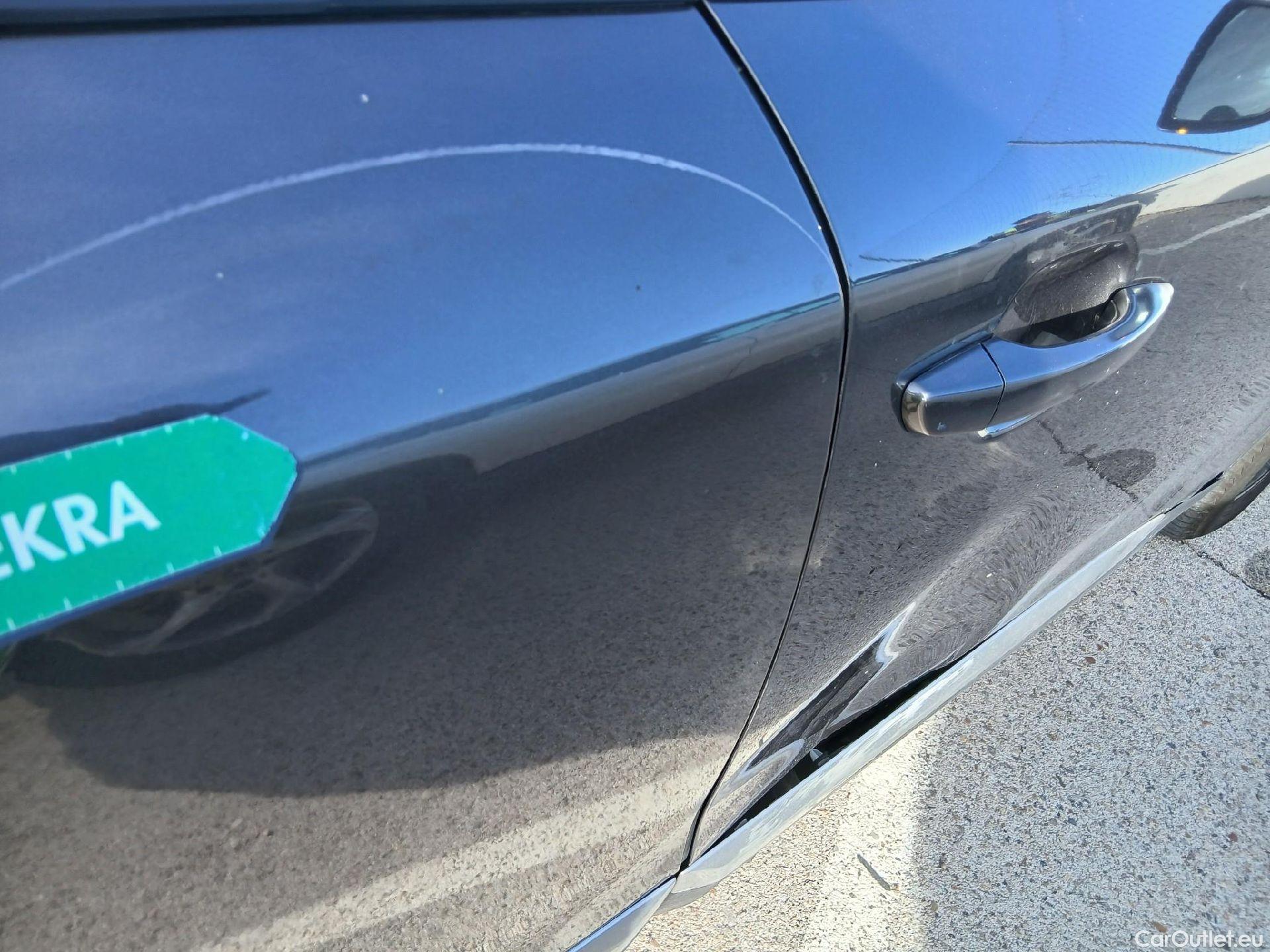  Peugeot  2008 PEUGEOT  / 2019 / 5P / todoterreno Allure Pack Puretech 130 S&S EAT8 (AC2) #32