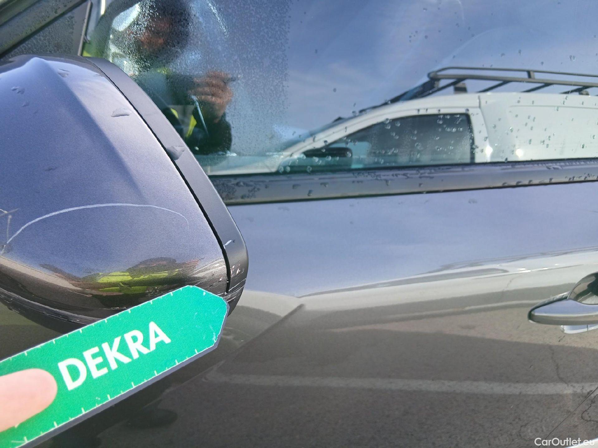  Peugeot  2008 PEUGEOT  / 2019 / 5P / todoterreno Allure Pack Puretech 130 S&S EAT8 (AC2) #17