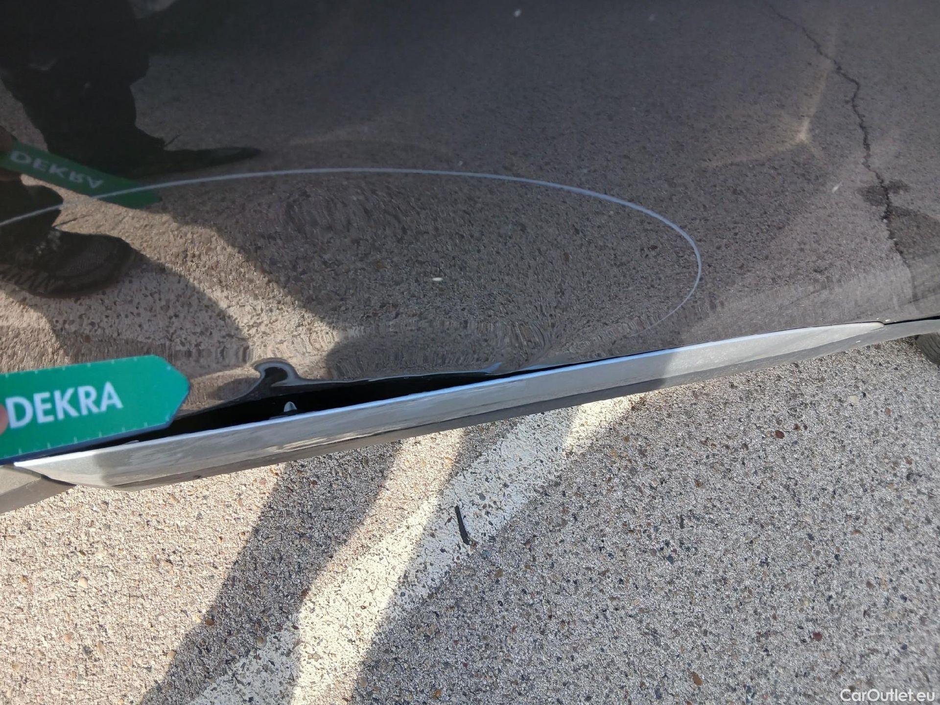  Peugeot  2008 PEUGEOT  / 2019 / 5P / todoterreno Allure Pack Puretech 130 S&S EAT8 (AC2) #37