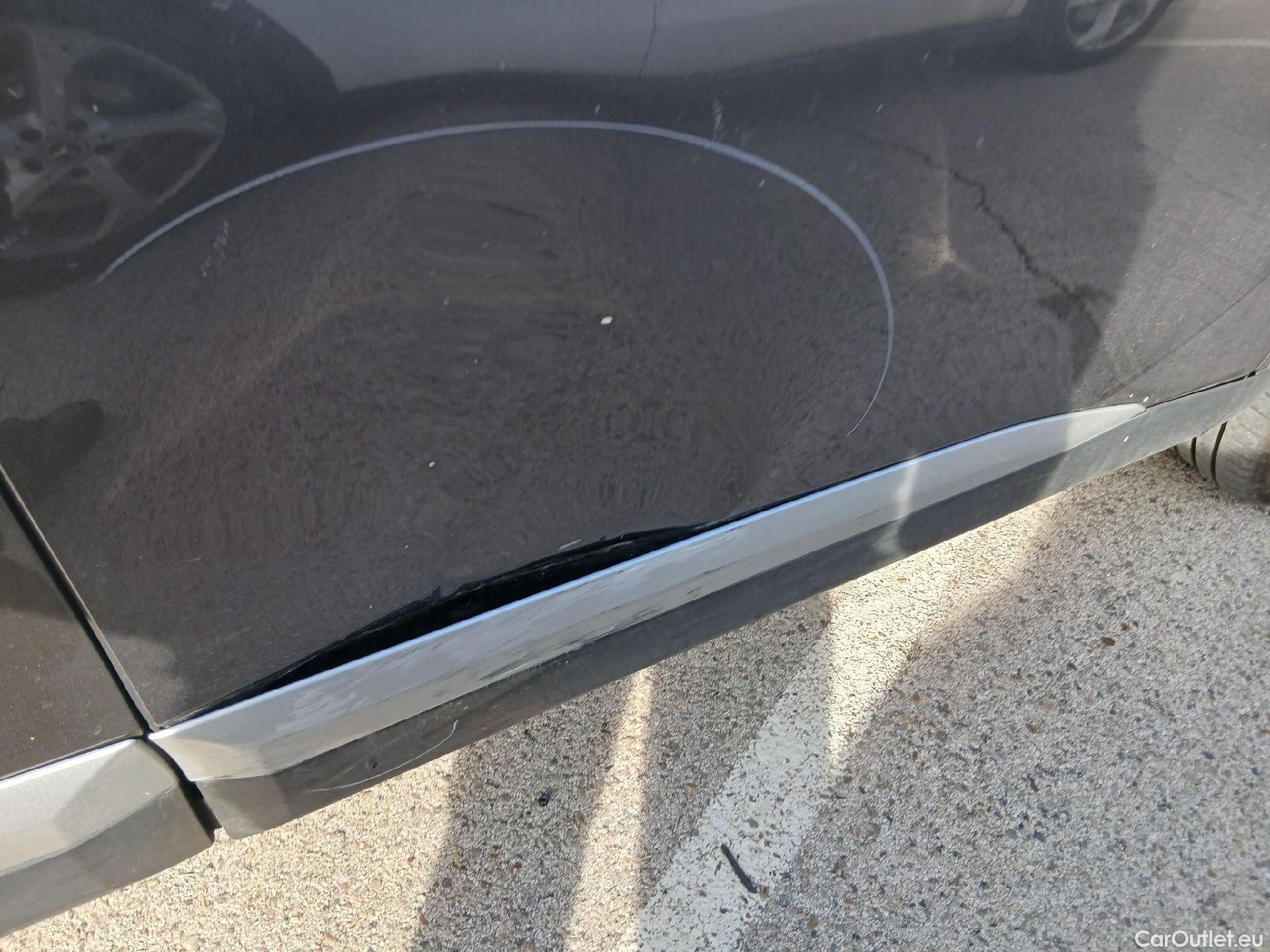  Peugeot  2008 PEUGEOT  / 2019 / 5P / todoterreno Allure Pack Puretech 130 S&S EAT8 (AC2) #42