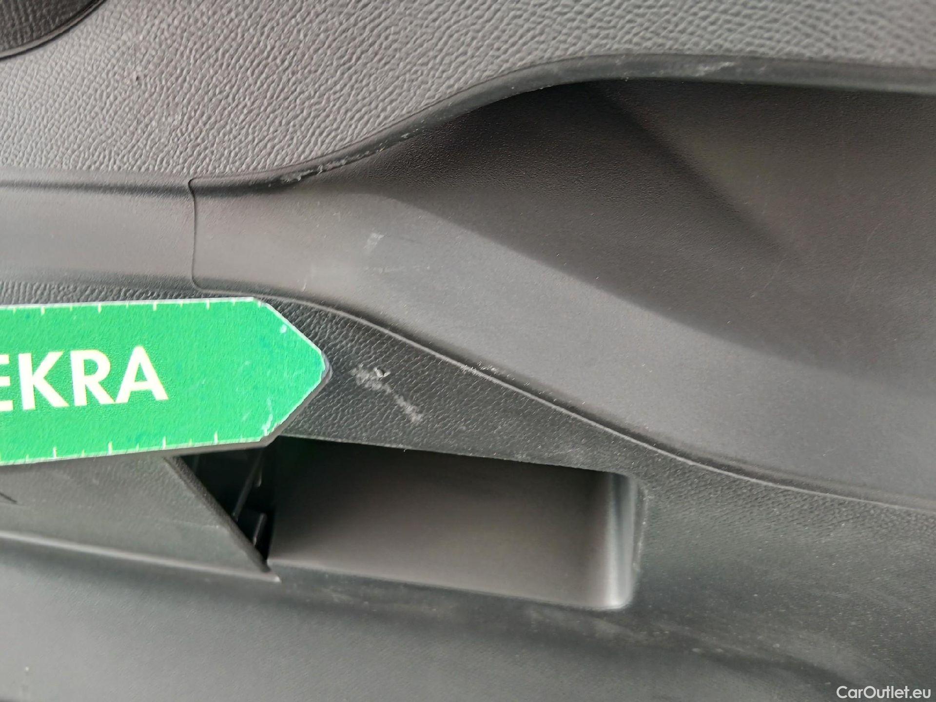  Peugeot  2008 PEUGEOT  / 2019 / 5P / todoterreno Allure Pack Puretech 130 S&S EAT8 (AC2) #3