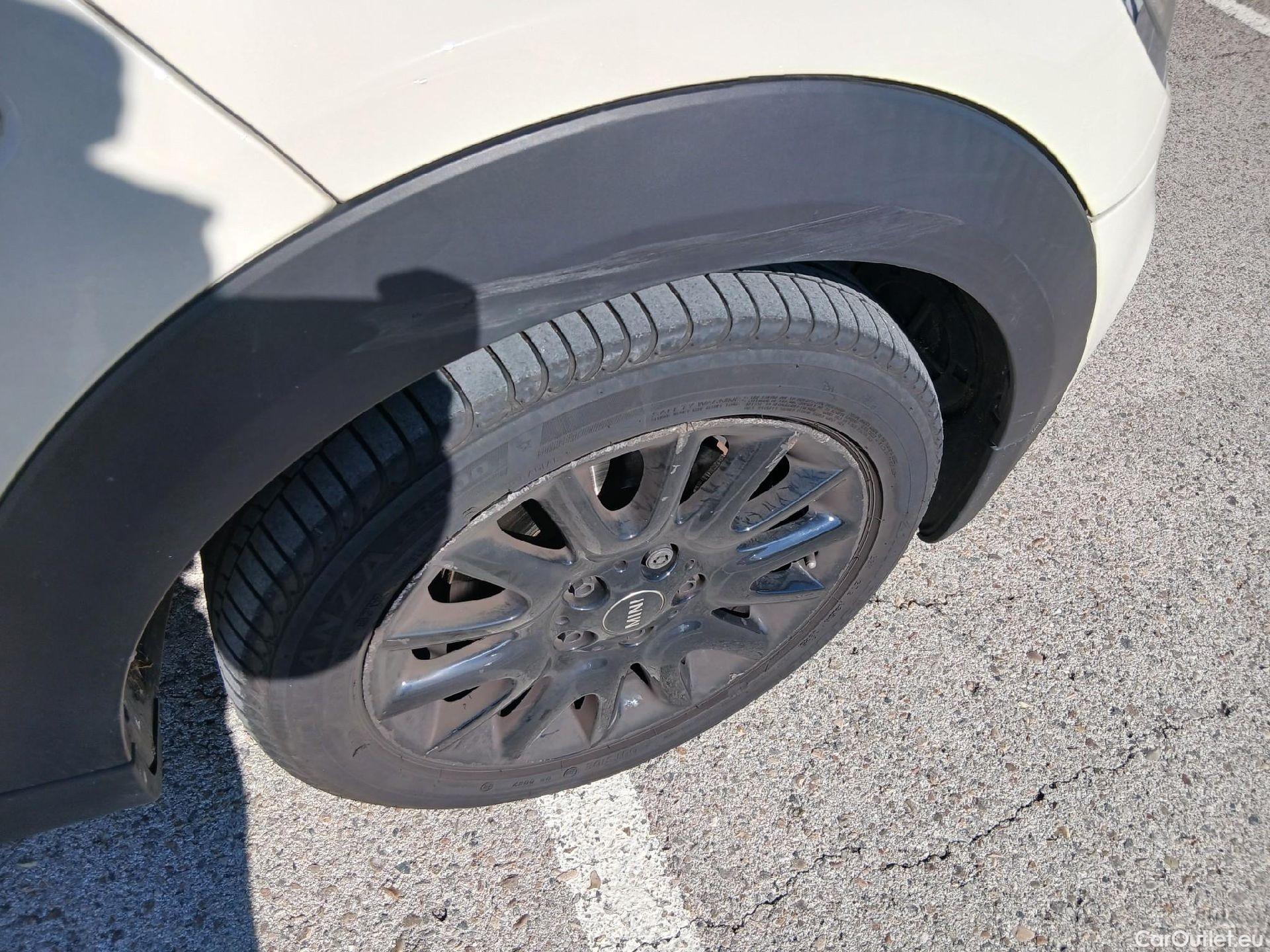  Mini  Cooper MINI MINI / 2014 / 5P / berlina con portón ONE 5 PUERTAS (CX) #24