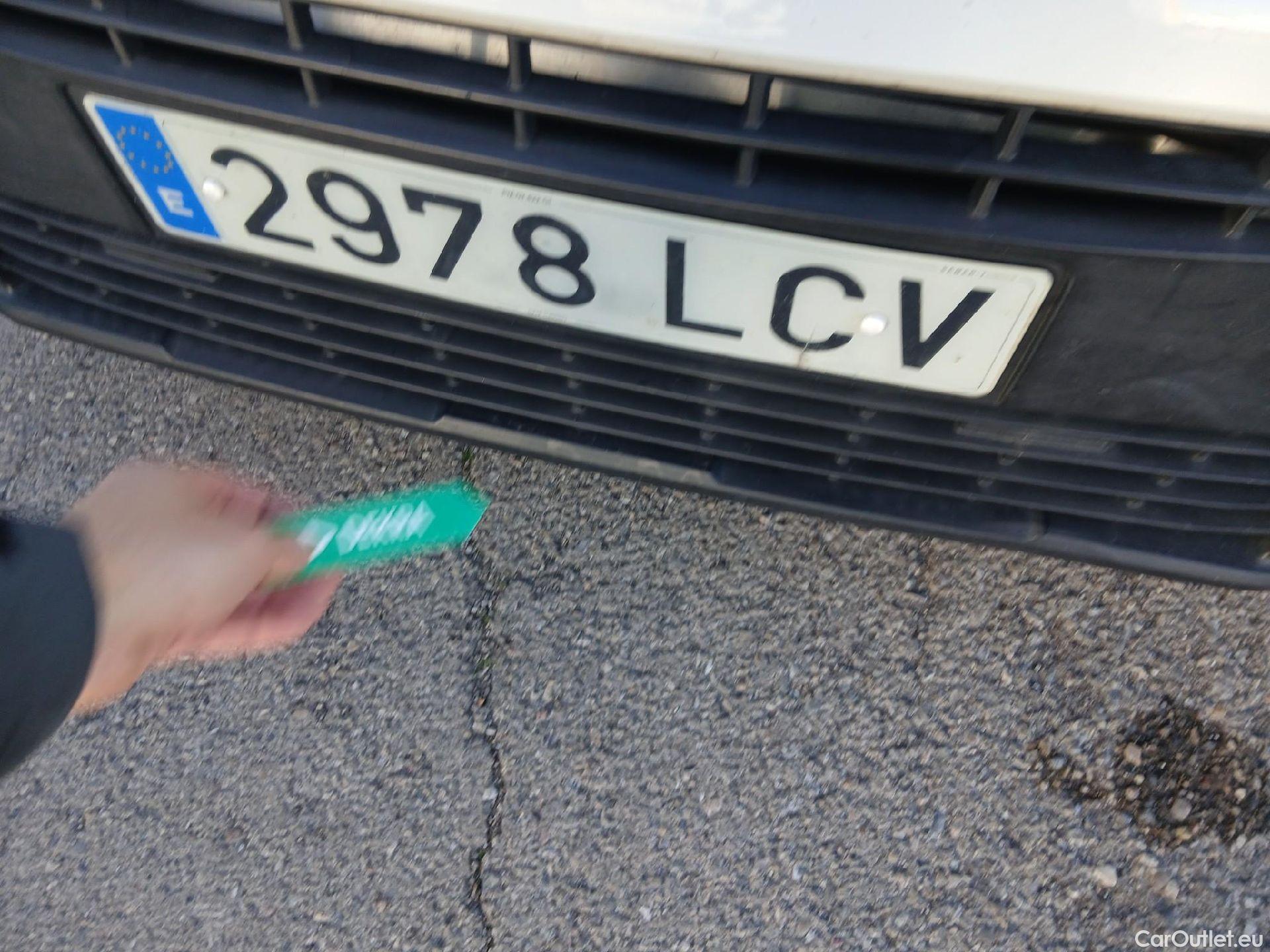  Citroen  Berlingo CITROEN  / 2018 / 4P / combi Talla M BlueHDi 100 LIVE (AC) #3