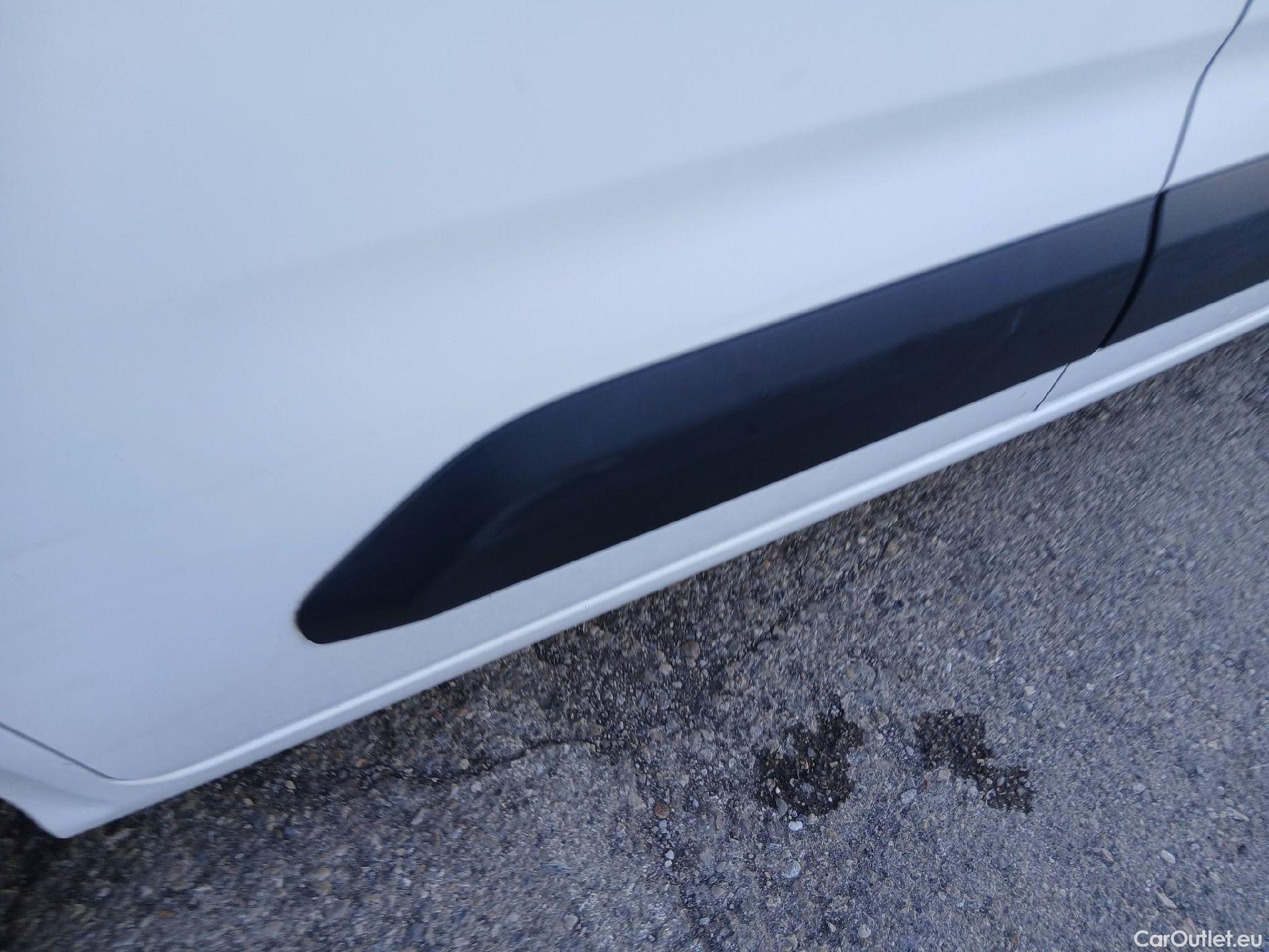  Citroen  Berlingo CITROEN  / 2018 / 4P / combi Talla M BlueHDi 100 LIVE (AC) #30