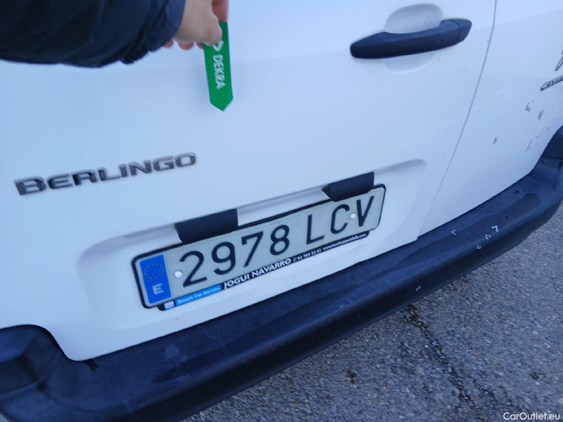  Citroen  Berlingo CITROEN  / 2018 / 4P / combi Talla M BlueHDi 100 LIVE (AC) #20