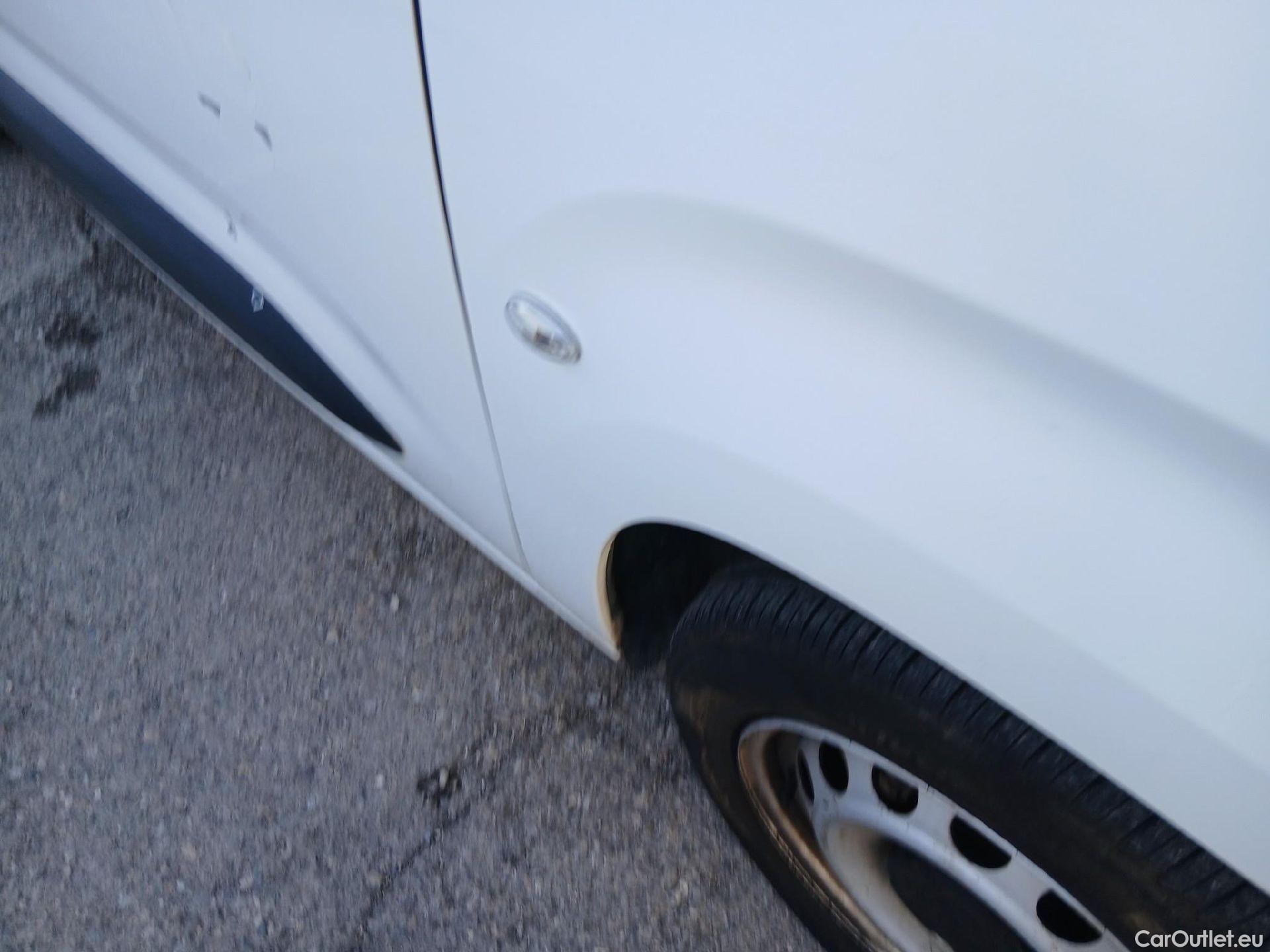  Citroen  Berlingo CITROEN  / 2018 / 4P / combi Talla M BlueHDi 100 LIVE (AC) #36