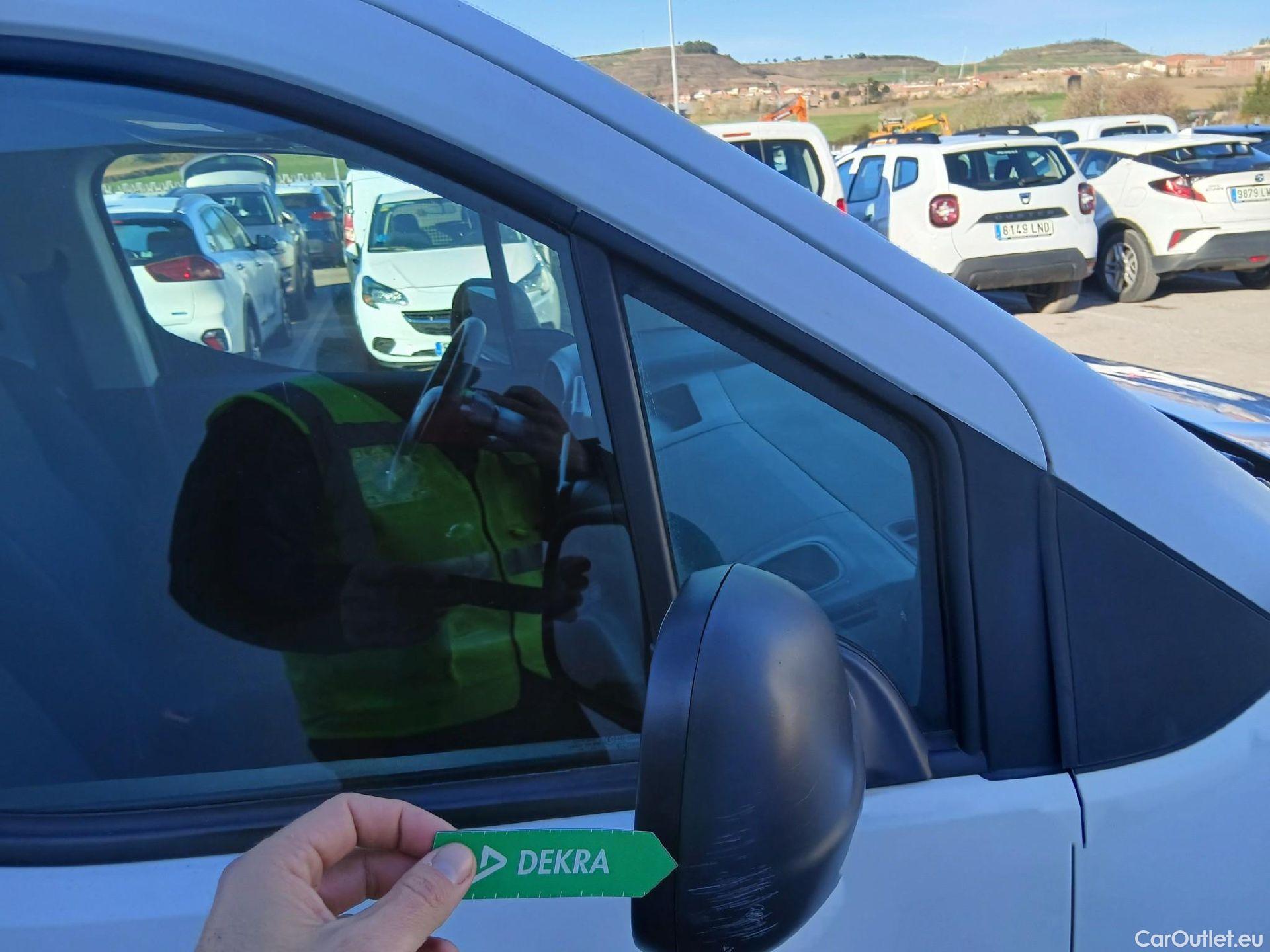  Citroen  Berlingo CITROEN  / 2018 / 4P / combi Talla M BlueHDi 100 LIVE (AC) #34