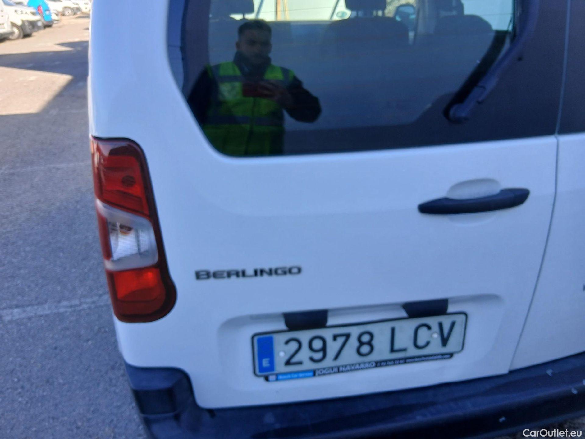  Citroen  Berlingo CITROEN  / 2018 / 4P / combi Talla M BlueHDi 100 LIVE (AC) #19
