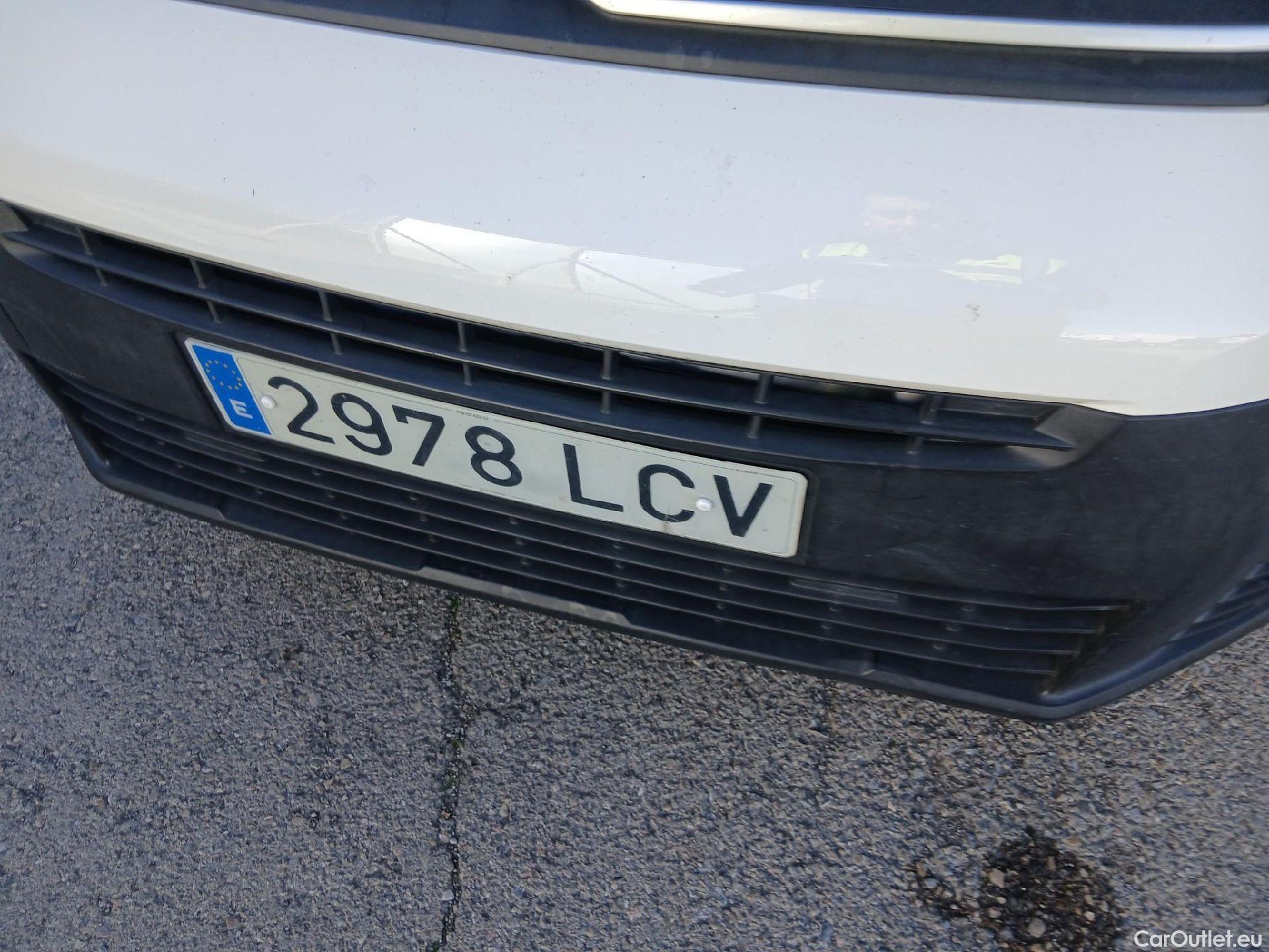  Citroen  Berlingo CITROEN  / 2018 / 4P / combi Talla M BlueHDi 100 LIVE (AC) #4