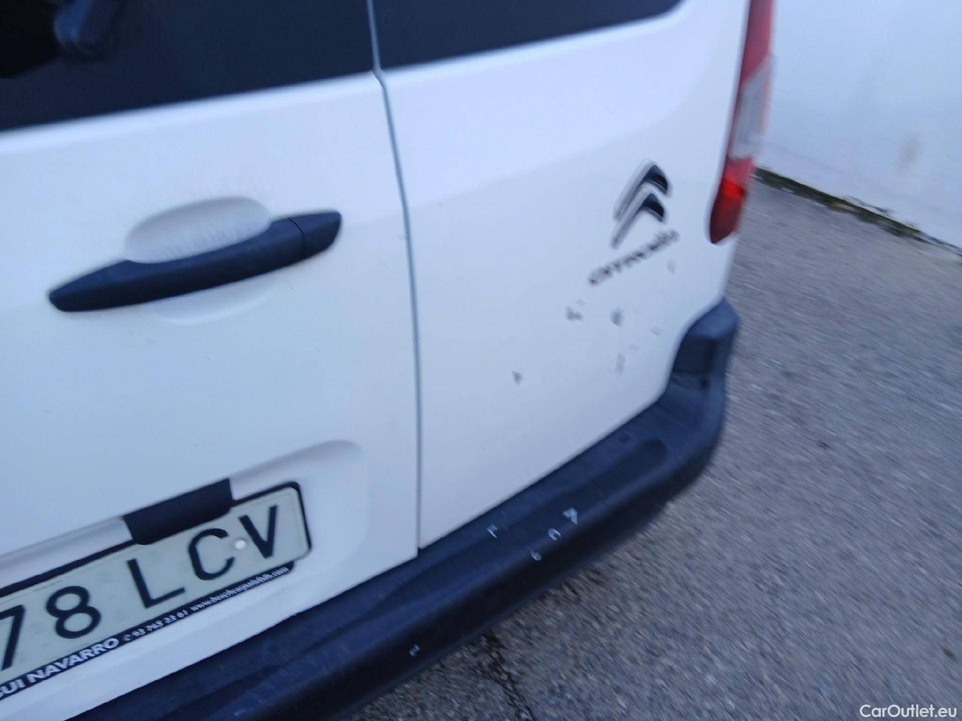  Citroen  Berlingo CITROEN  / 2018 / 4P / combi Talla M BlueHDi 100 LIVE (AC) #23