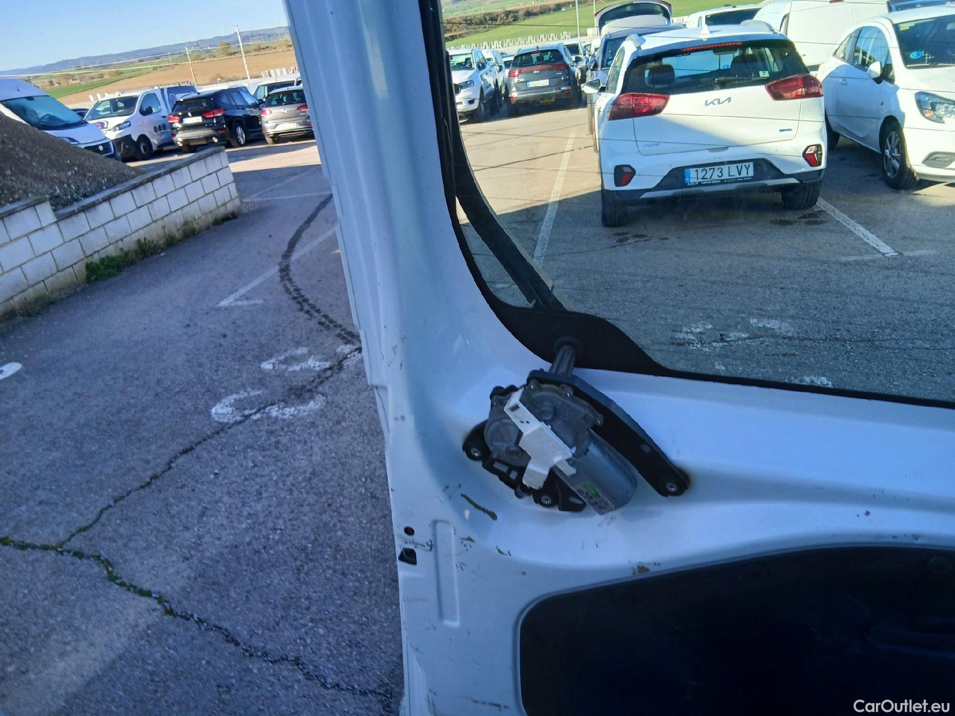  Citroen  Berlingo CITROEN  / 2018 / 4P / combi Talla M BlueHDi 100 LIVE (AC) #40