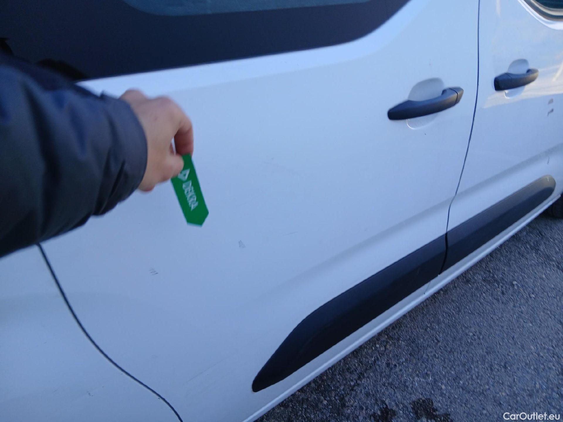  Citroen  Berlingo CITROEN  / 2018 / 4P / combi Talla M BlueHDi 100 LIVE (AC) #27