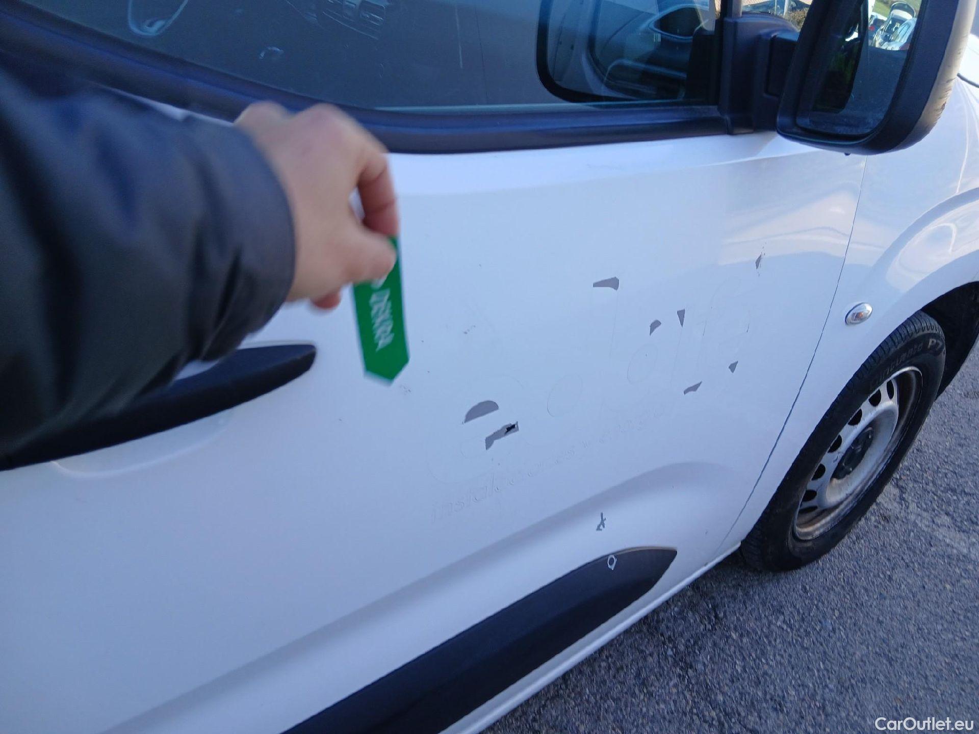  Citroen  Berlingo CITROEN  / 2018 / 4P / combi Talla M BlueHDi 100 LIVE (AC) #31