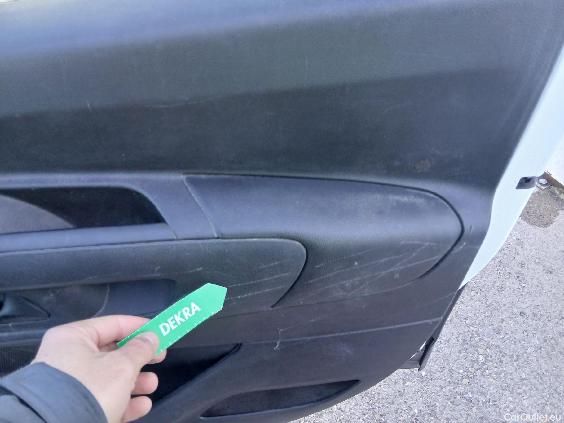  Citroen  Berlingo CITROEN  / 2018 / 4P / combi Talla M BlueHDi 100 LIVE (AC) #37