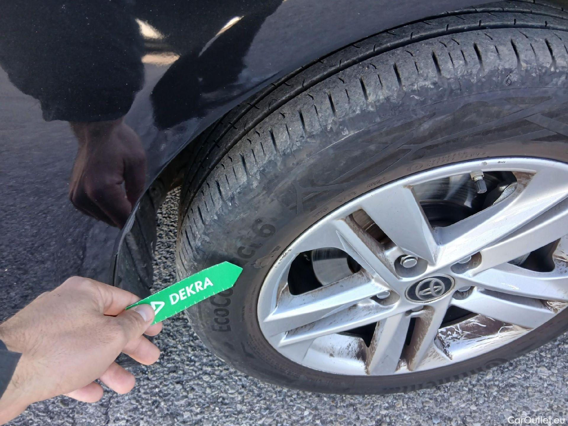  Toyota  Corolla TOYOTA  1.8 125H ACTIVE TECH E-CVT #32