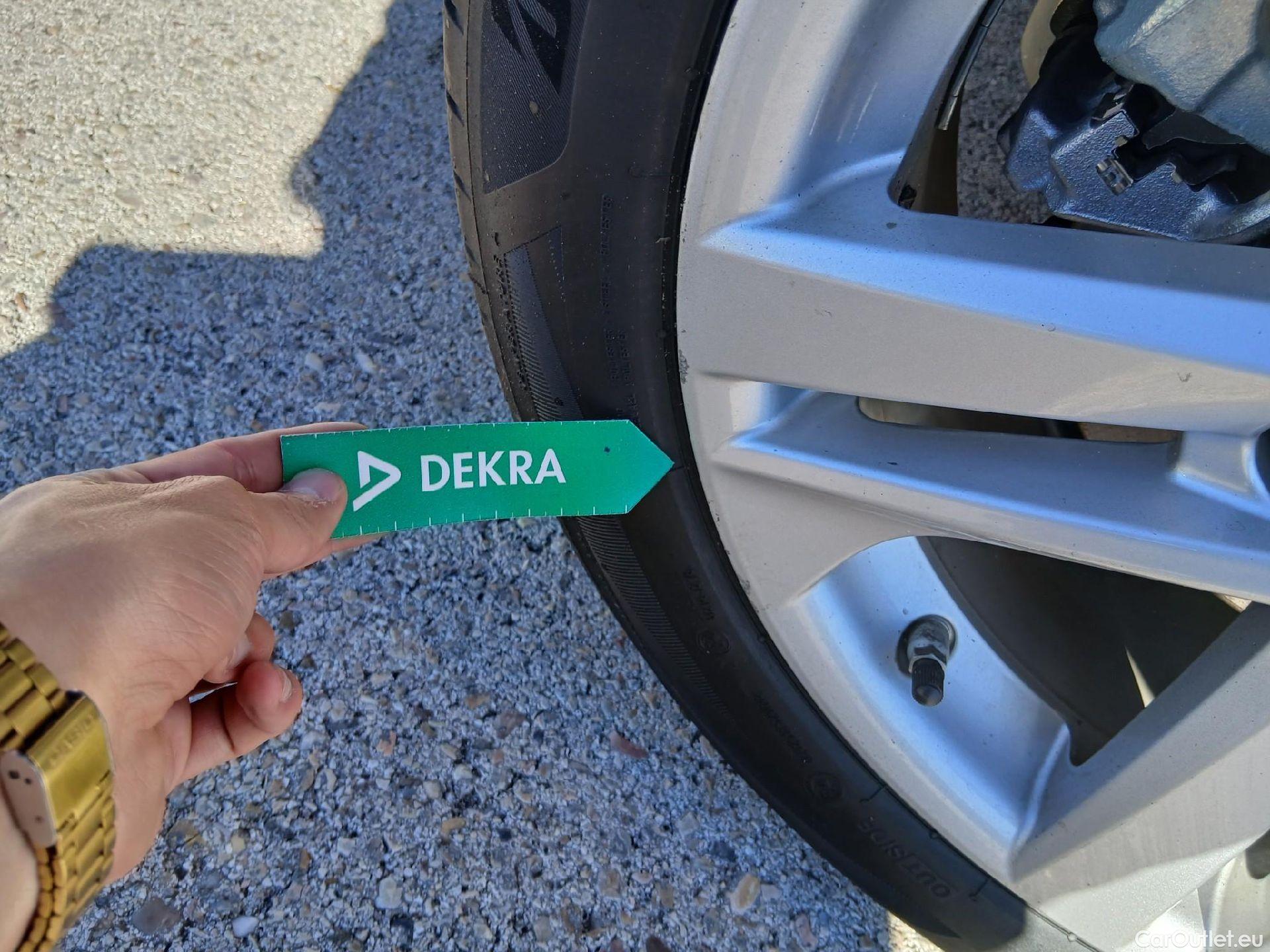  Toyota  Corolla TOYOTA  / 2019 / 5P / berlina con portón 1.8 125H BUSINESS PLUS E-CVT #39