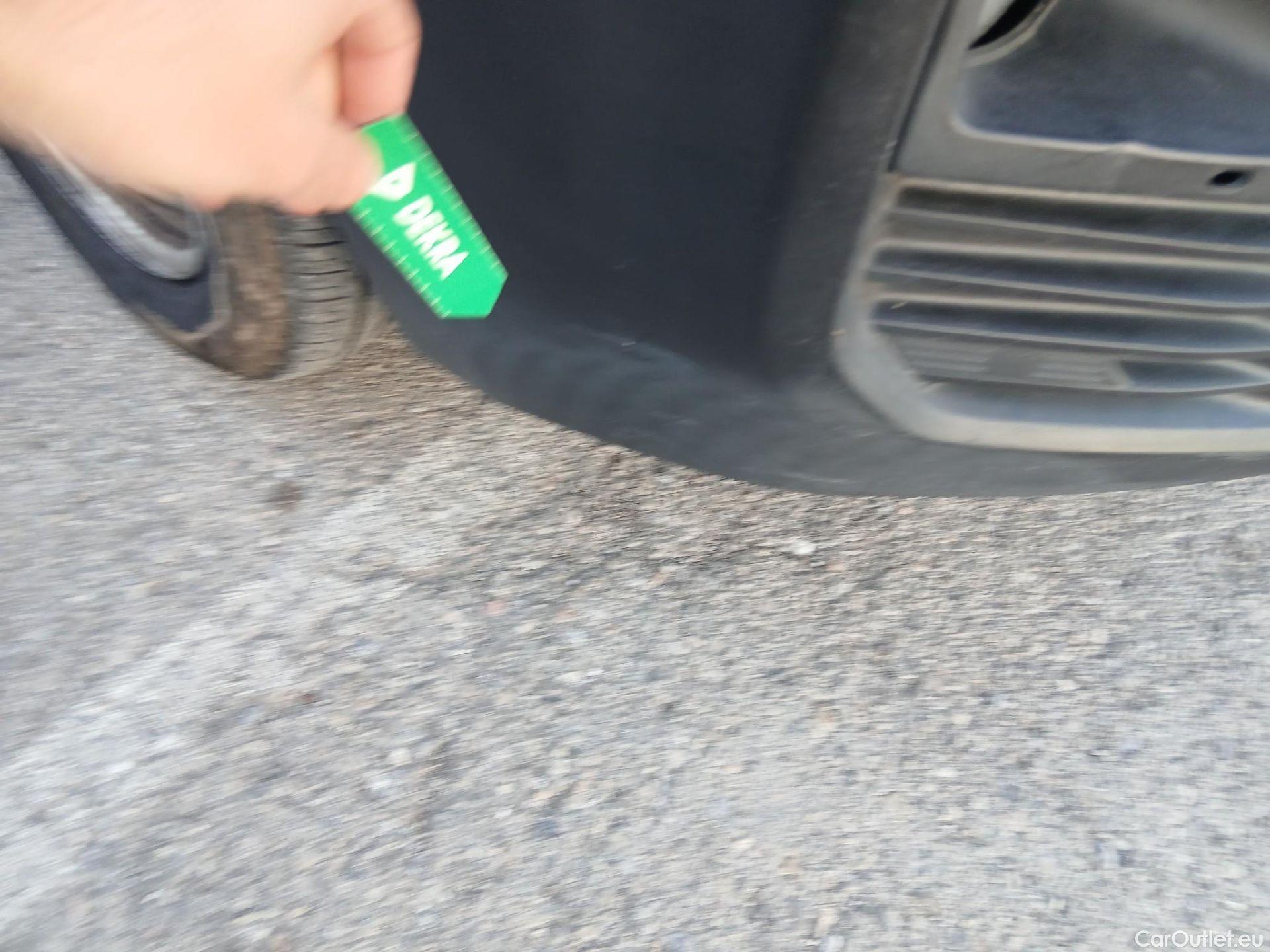  Citroen  Berlingo CITROEN  / 2018 / 4P / combi Talla M BlueHDi 100 LIVE (AC) #5