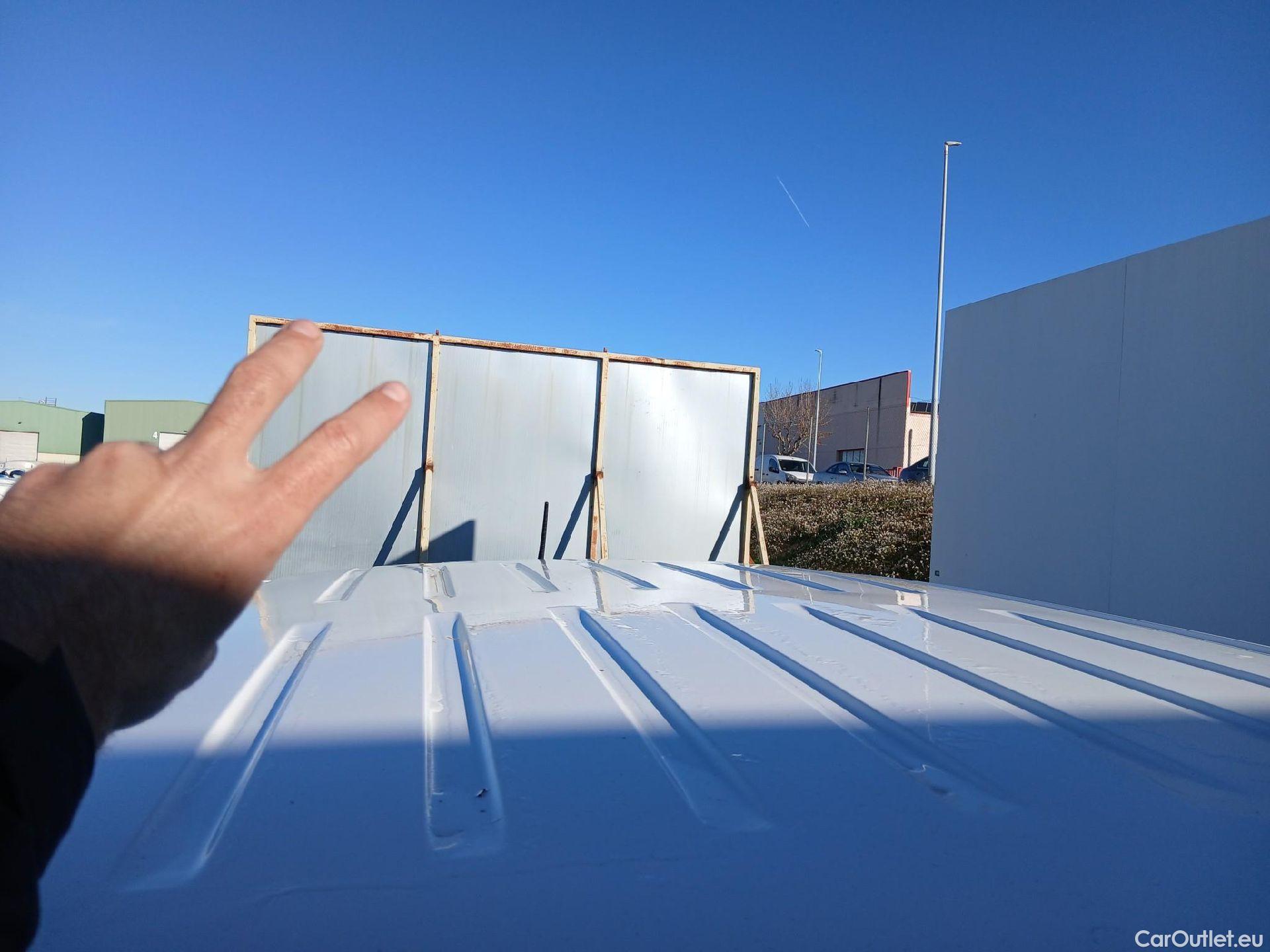  Citroen  Berlingo CITROEN  / 2018 / 4P / combi Talla M BlueHDi 100 LIVE (AC) #17