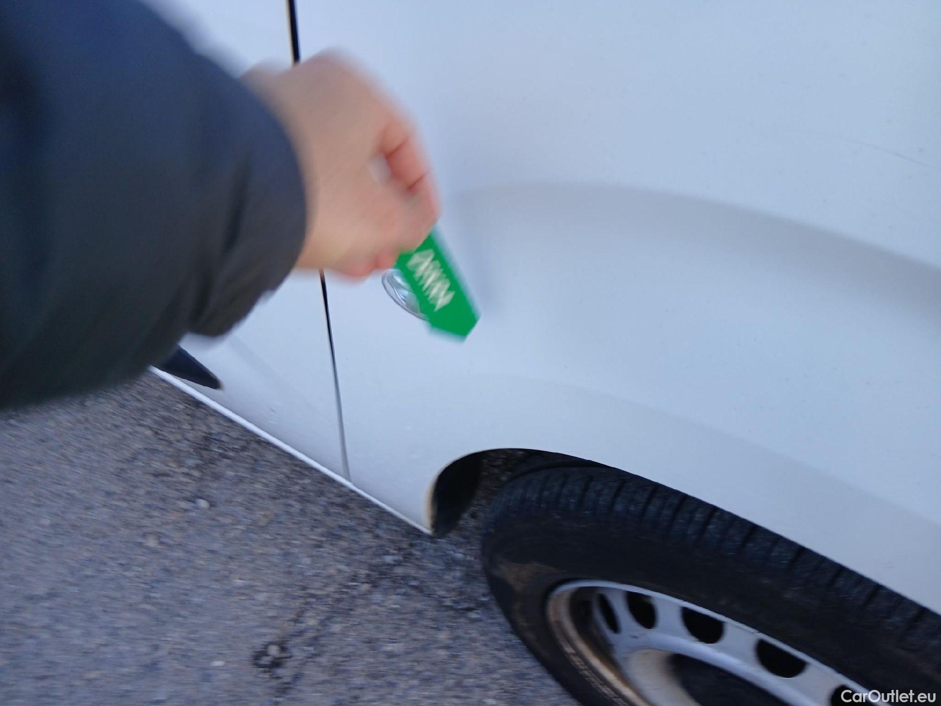  Citroen  Berlingo CITROEN  / 2018 / 4P / combi Talla M BlueHDi 100 LIVE (AC) #35