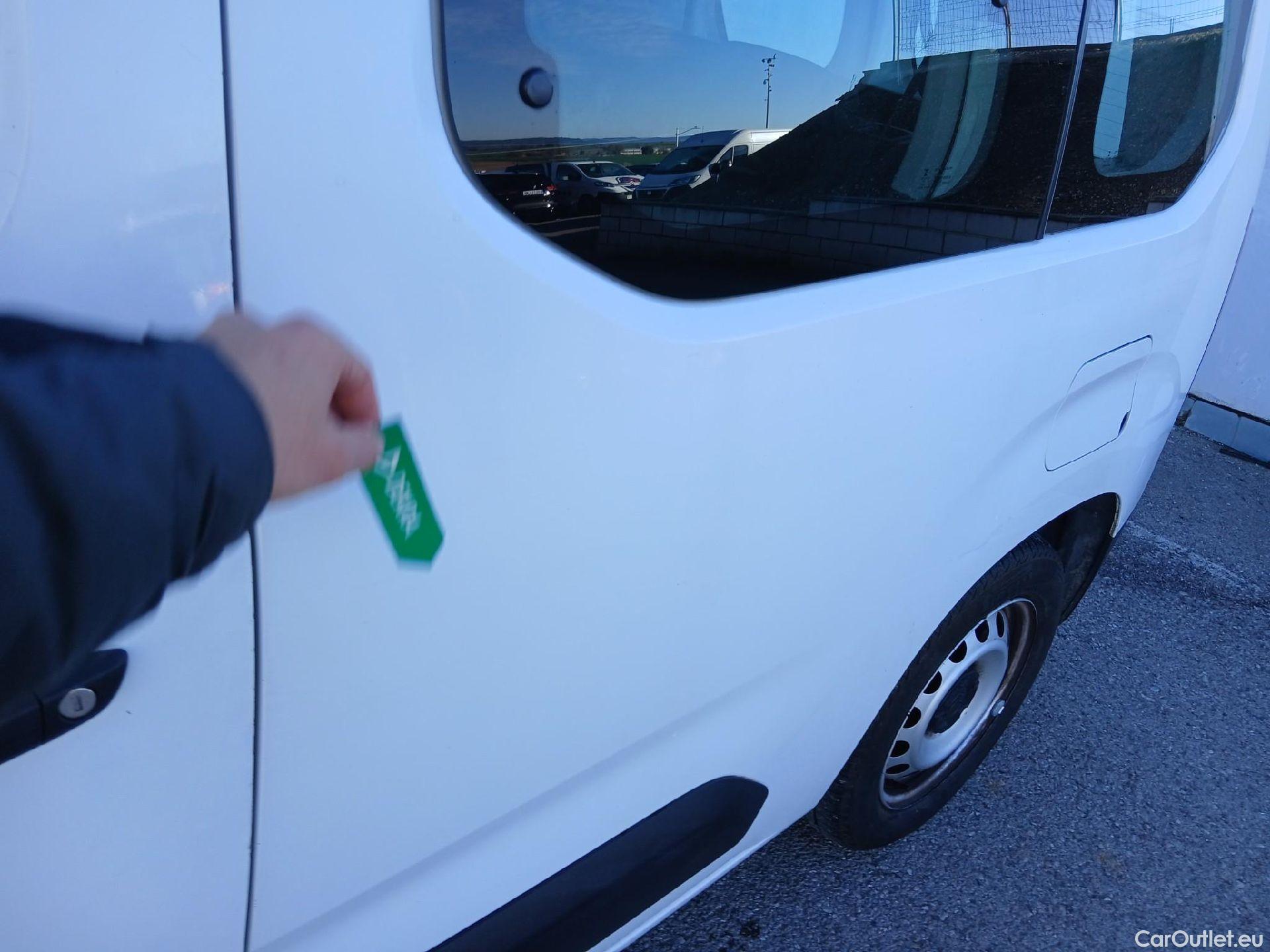  Citroen  Berlingo CITROEN  / 2018 / 4P / combi Talla M BlueHDi 100 LIVE (AC) #13