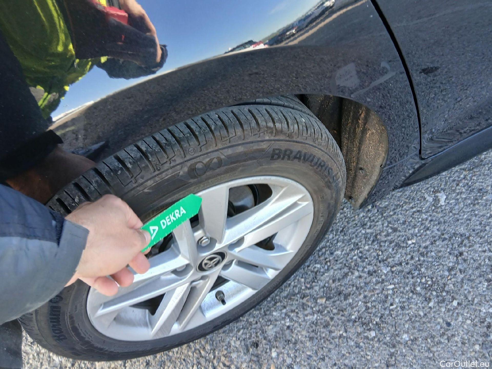  Toyota  Corolla TOYOTA  1.8 125H ACTIVE TECH E-CVT #24