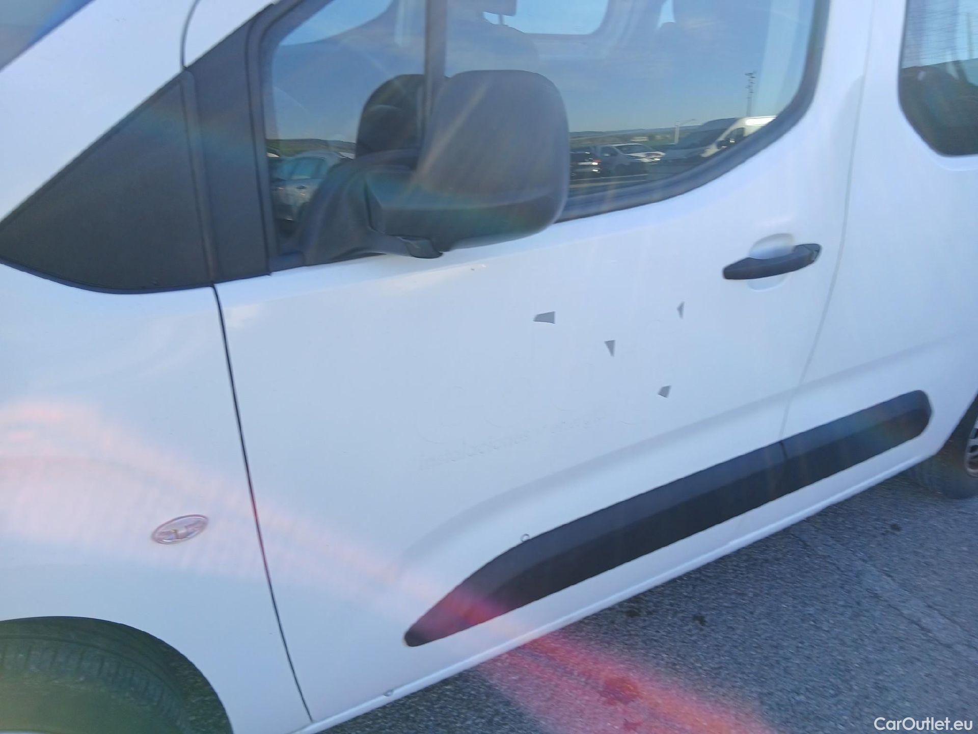  Citroen  Berlingo CITROEN  / 2018 / 4P / combi Talla M BlueHDi 100 LIVE (AC) #9