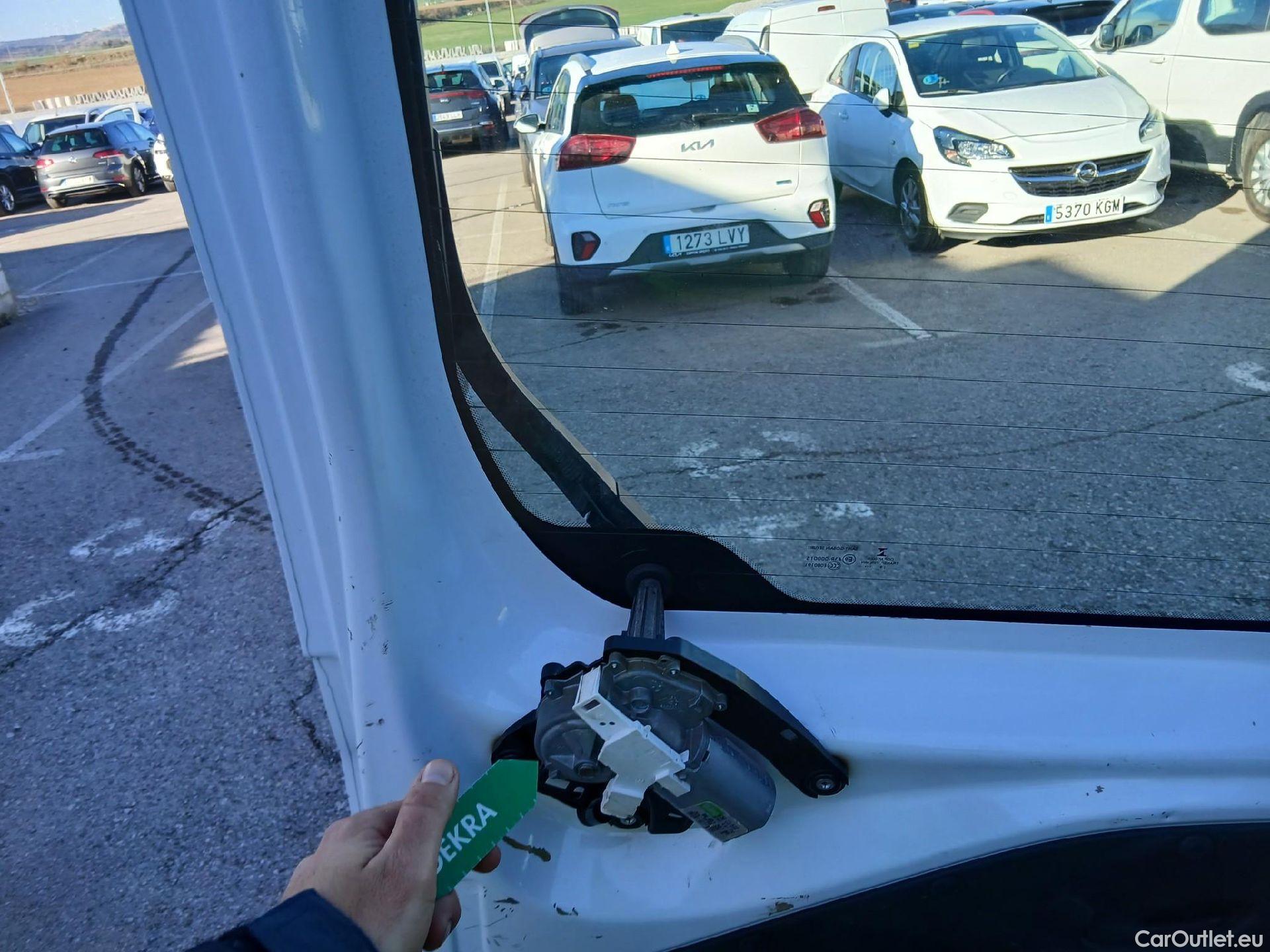  Citroen  Berlingo CITROEN  / 2018 / 4P / combi Talla M BlueHDi 100 LIVE (AC) #39