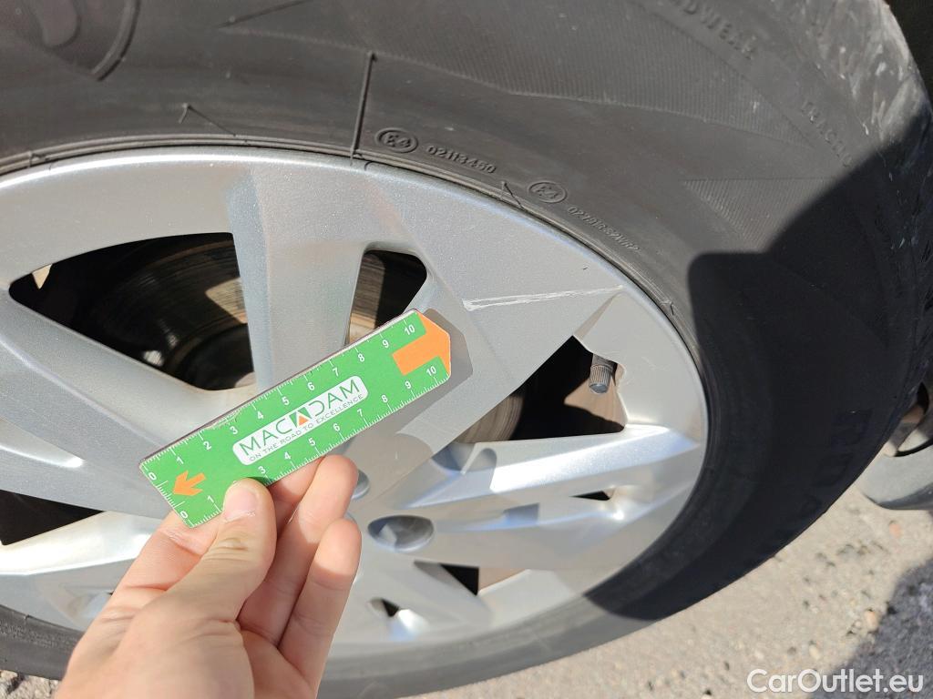  Peugeot  RIFTER PEUGEOT  / 2018 / 5P / monovolumen compacto Active Long BlueHDi 73kW #22