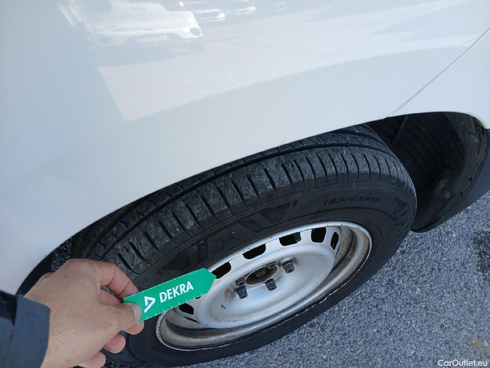  Opel  Combo OPEL  / 2018 / 3P / furgón derivado de turismo 1.5 TD 75kW (100CV) Express L H1 650kg #37