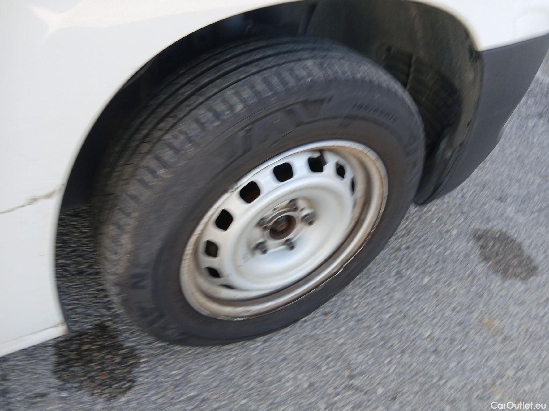  Opel  Combo OPEL  / 2018 / 3P / furgón derivado de turismo 1.5 TD 75kW (100CV) Express L H1 650kg #38