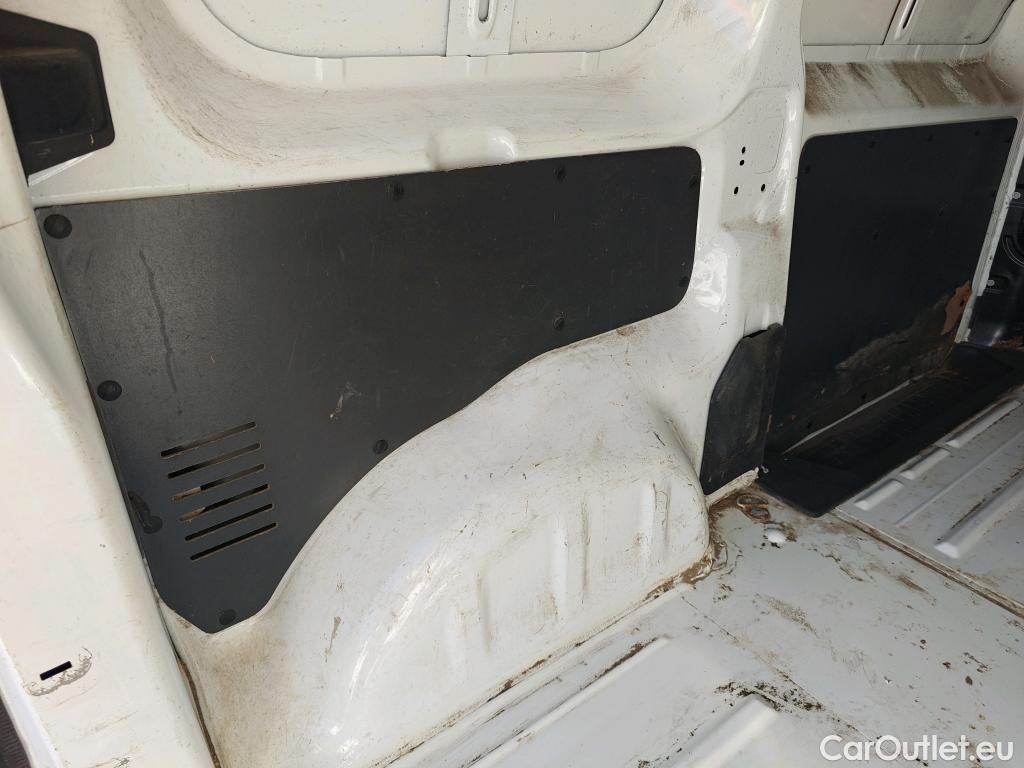  Peugeot  Expert PEUGEOT  / 2016 / 4P / furgón Furgón Premium 1.5 BlueHDi 100 Standard (AC) #17