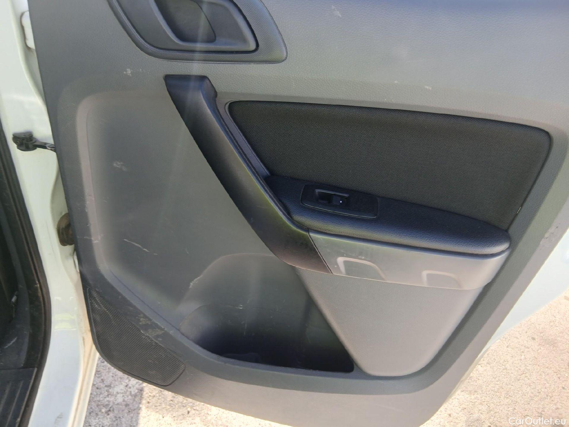  Ford  Ranger FORD  VU 4p 6G pickup 2.2 TDCi 118kW 4x4 Doble Cab. XL S/S #36