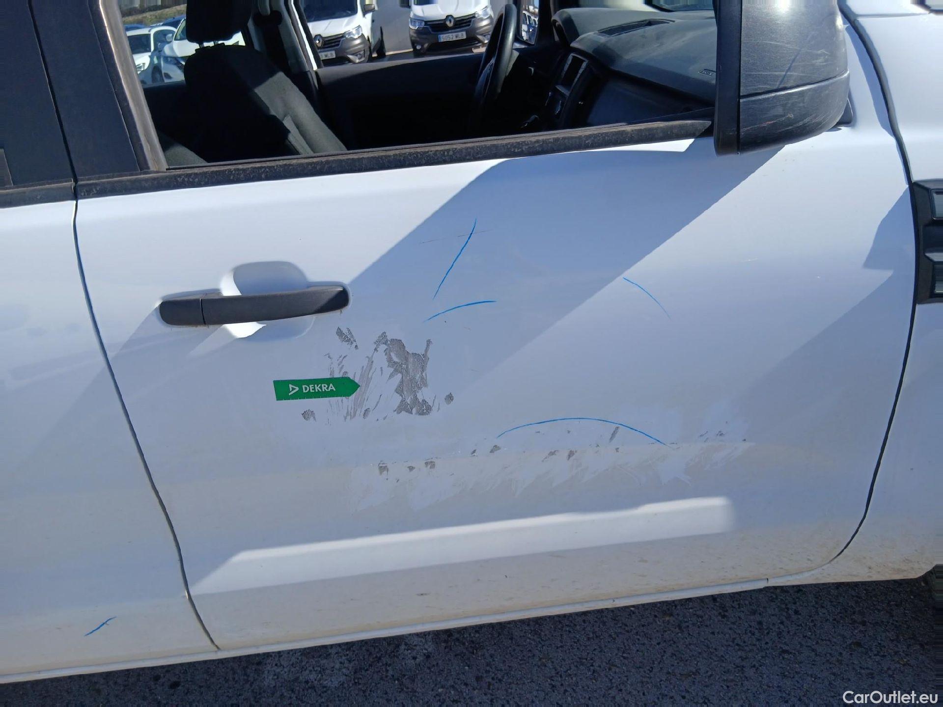  Ford  Ranger FORD  VU 4p 6G pickup 2.2 TDCi 118kW 4x4 Doble Cab. XL S/S #44