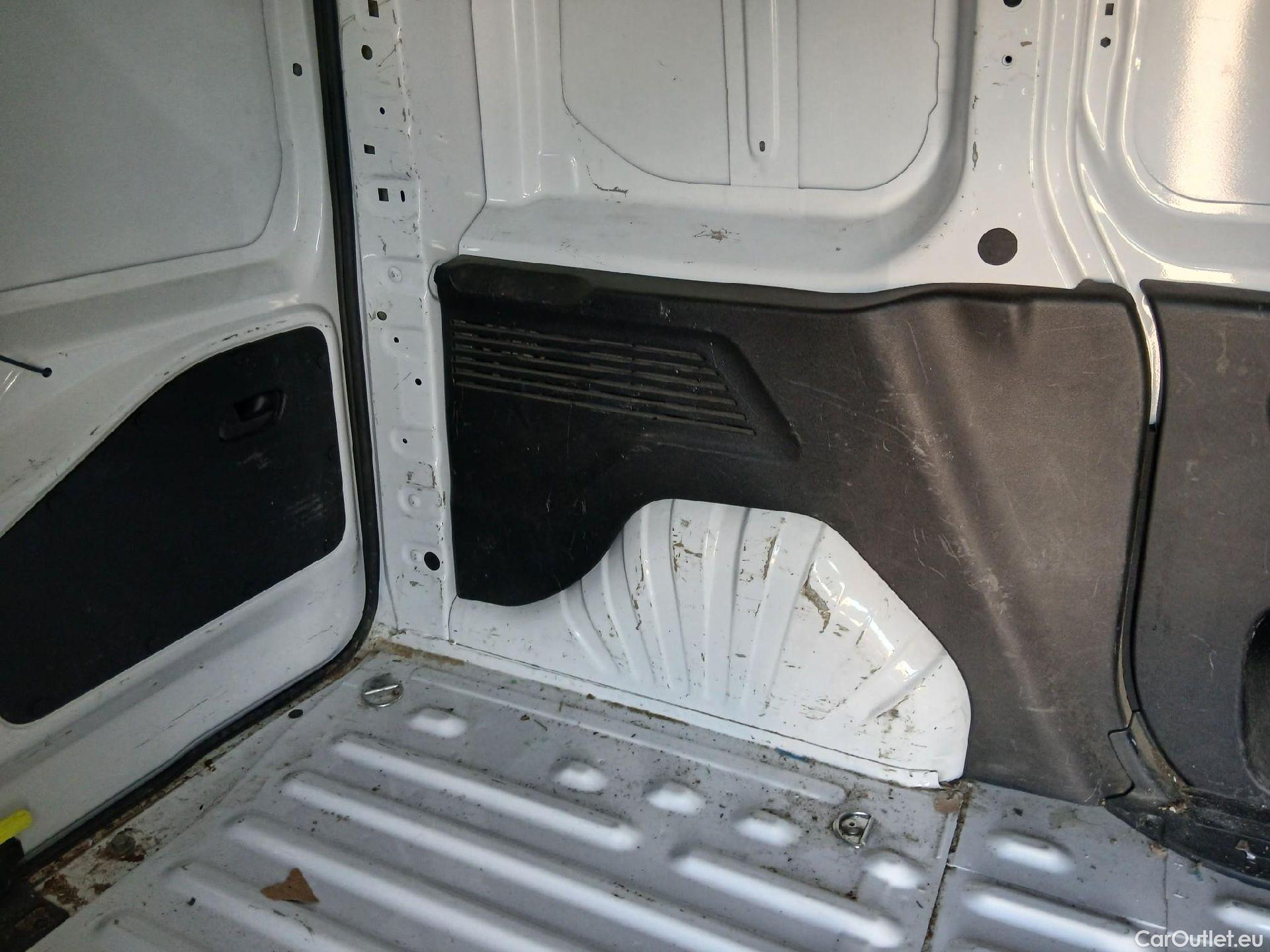  Opel  Combo OPEL  / 2018 / 3P / furgón derivado de turismo 1.5 TD 75kW (100CV) Express L H1 650kg #41