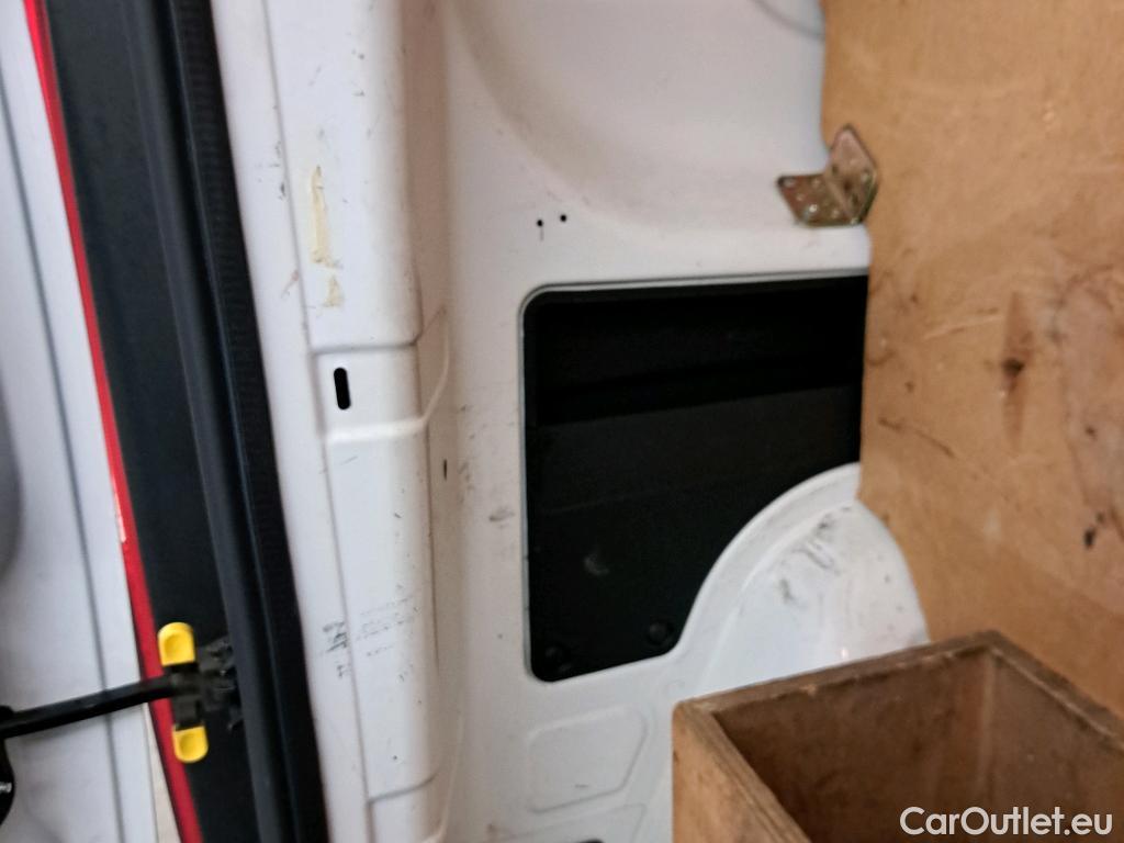  Fiat  Doblo FIAT Doblò Cargo/2015/4P/furgón derivado de turismo Cargo SX 1.3 Mjet 70 kW (95 CV) #37