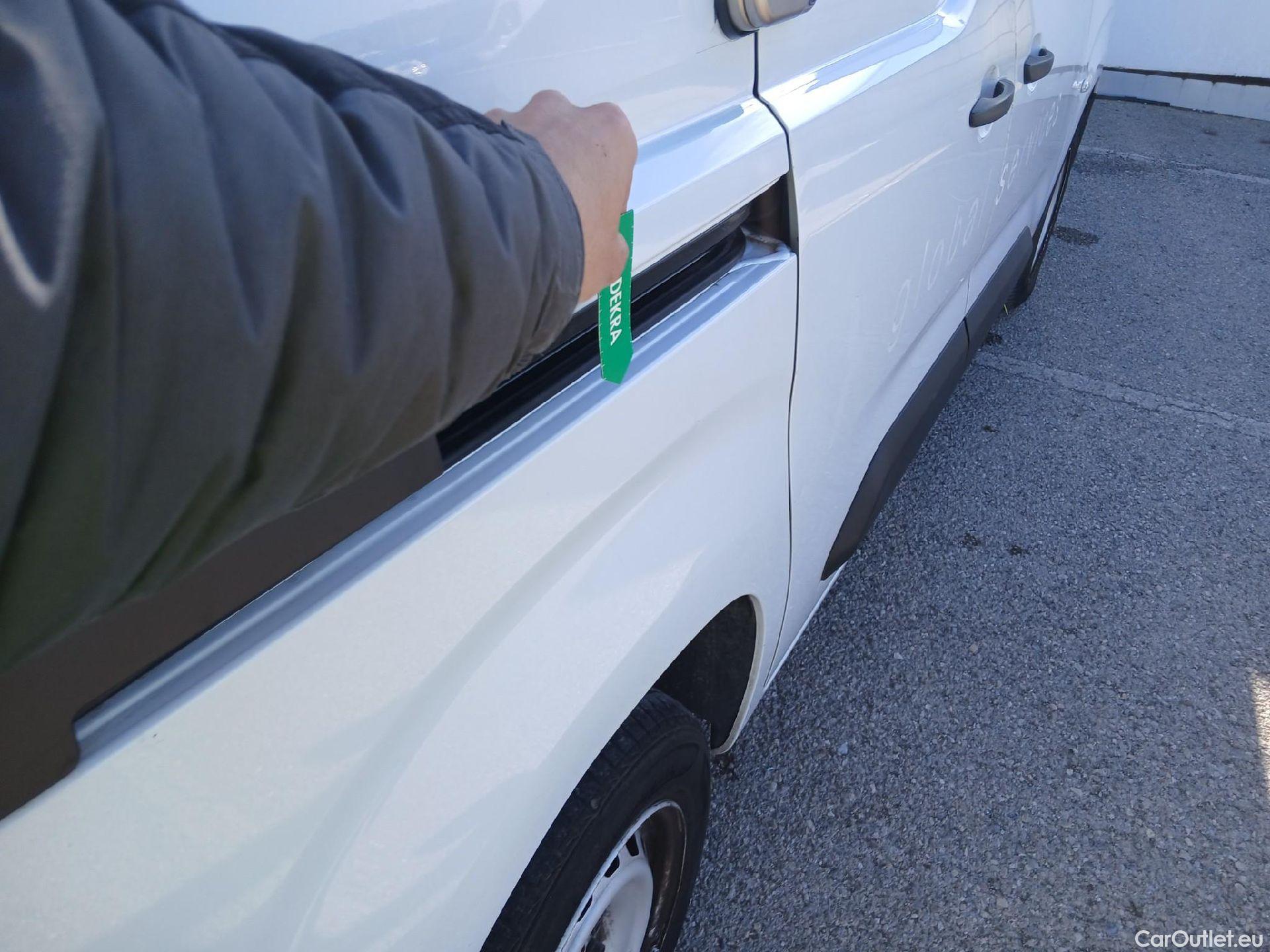  Opel  Combo OPEL  / 2018 / 3P / furgón derivado de turismo 1.5 TD 75kW (100CV) Express L H1 650kg #24