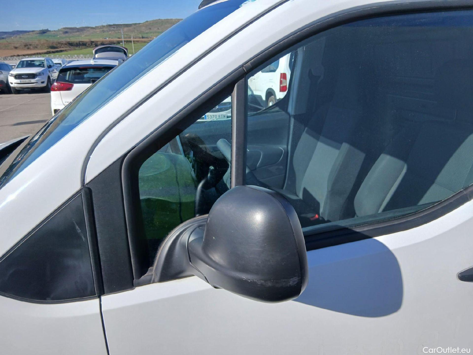  Opel  Combo OPEL  / 2018 / 3P / furgón derivado de turismo 1.5 TD 75kW (100CV) Express L H1 650kg #9