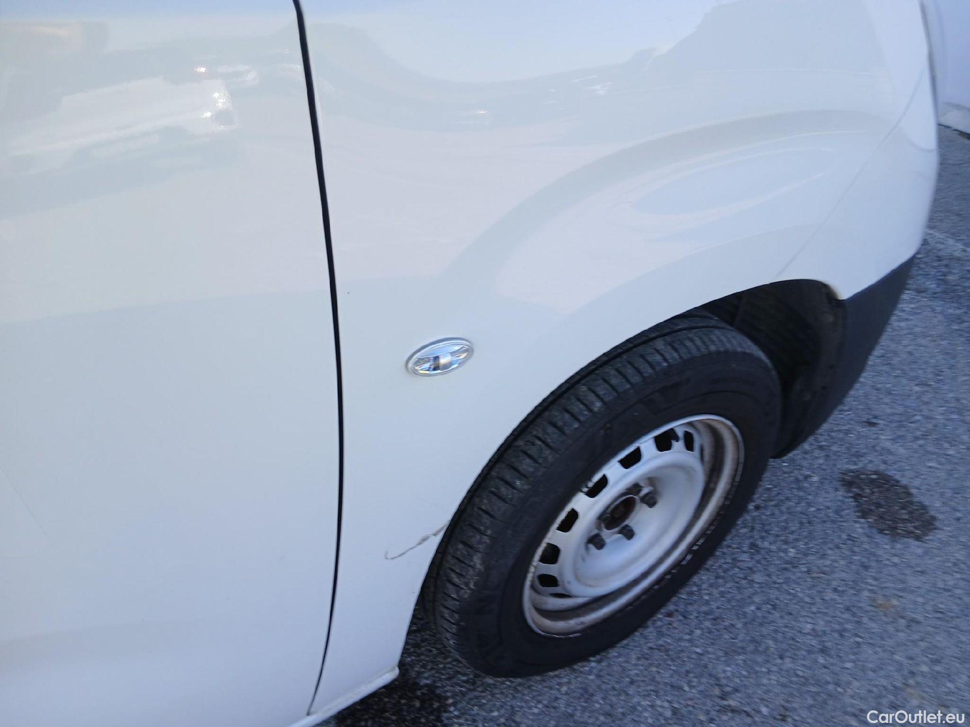  Opel  Combo OPEL  / 2018 / 3P / furgón derivado de turismo 1.5 TD 75kW (100CV) Express L H1 650kg #31