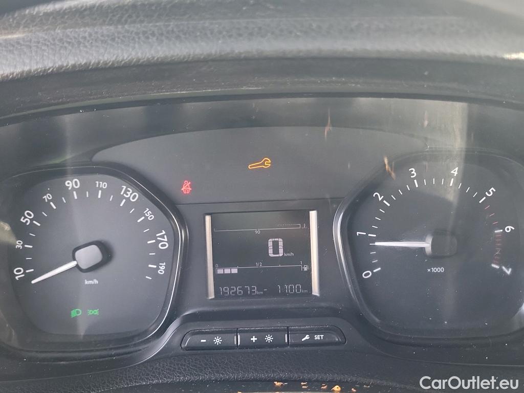  Opel  Vivaro OPEL  / 2019 / 4P / combi 1.5 Diésel 88kW (120CV) L Std Express #39