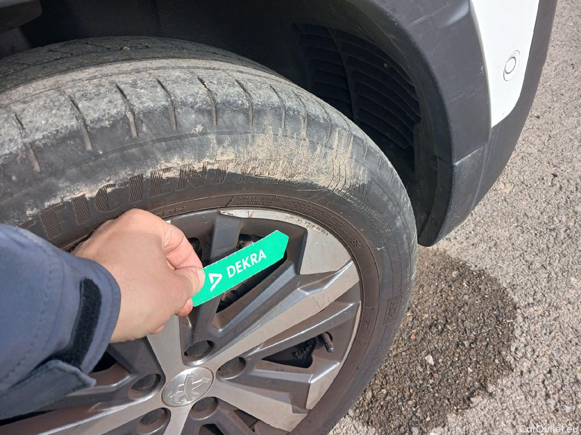  Peugeot  RIFTER PEUGEOT  / 2018 / 5P / monovolumen compacto GT Line Standard BlueHDi 96kW #27