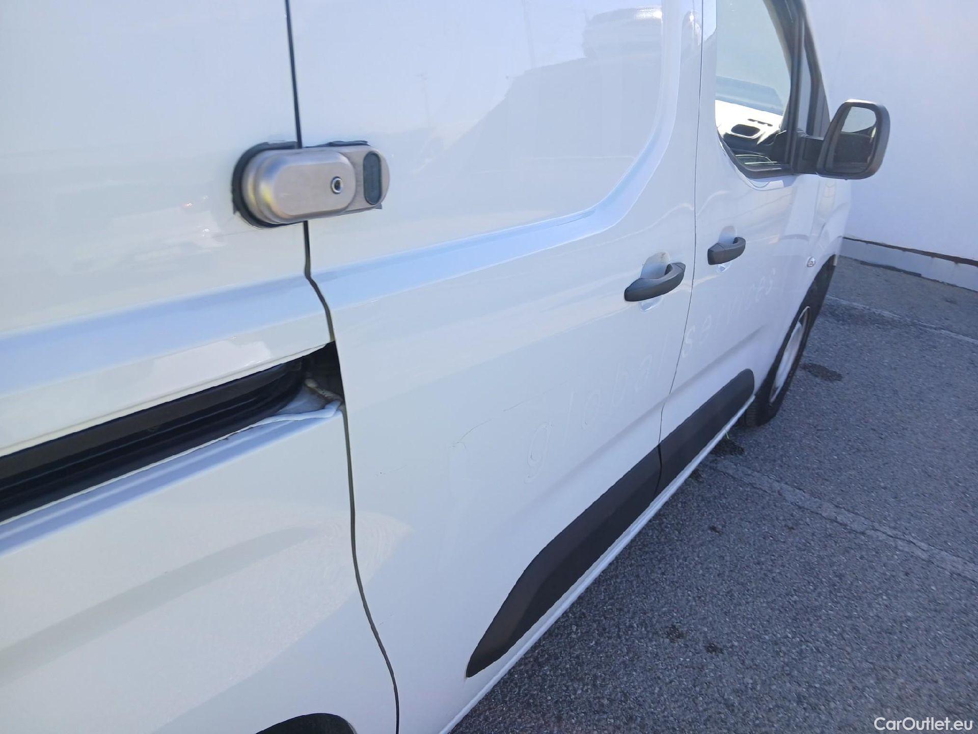  Opel  Combo OPEL  / 2018 / 3P / furgón derivado de turismo 1.5 TD 75kW (100CV) Express L H1 650kg #26