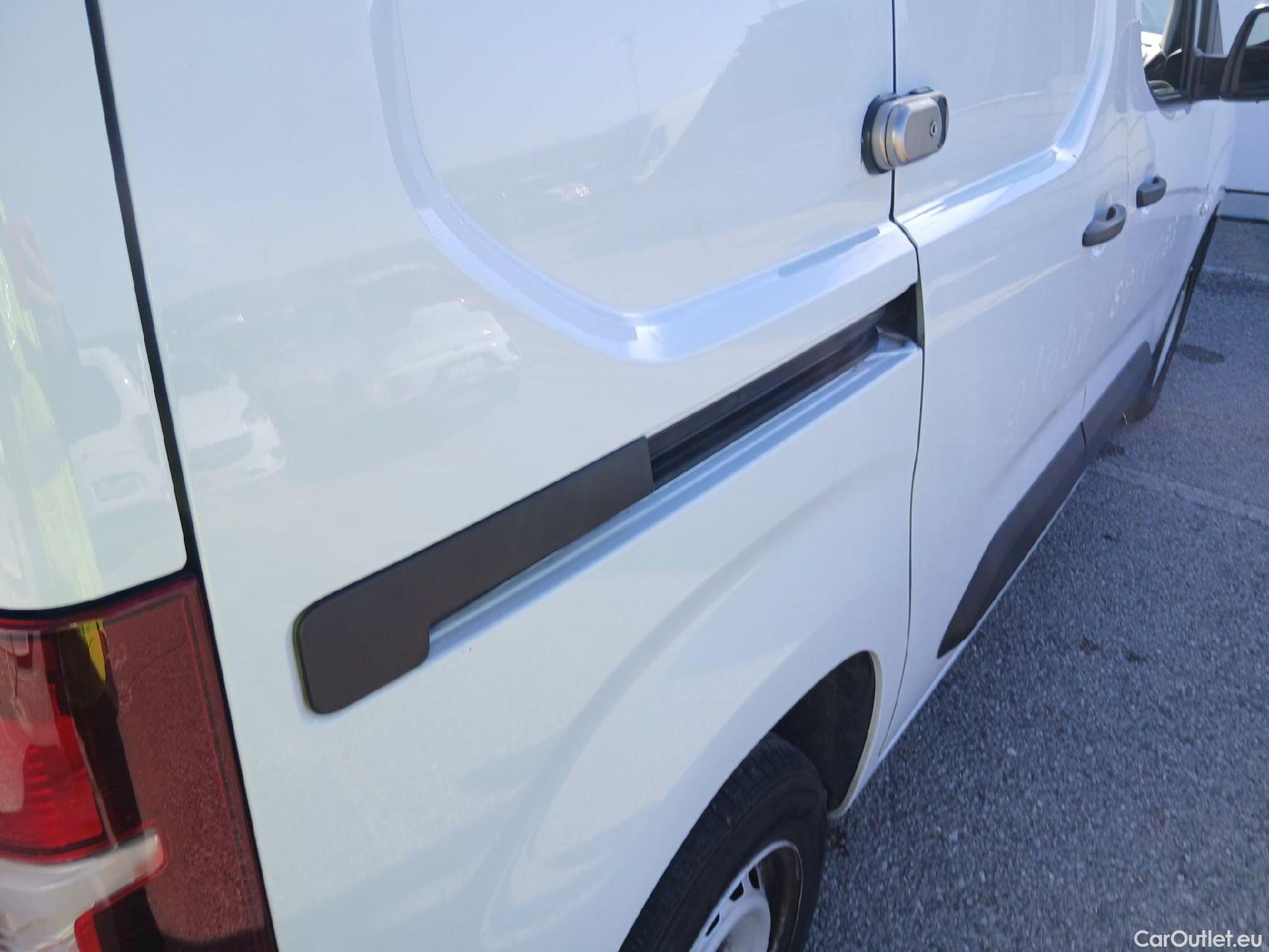  Opel  Combo OPEL  / 2018 / 3P / furgón derivado de turismo 1.5 TD 75kW (100CV) Express L H1 650kg #23