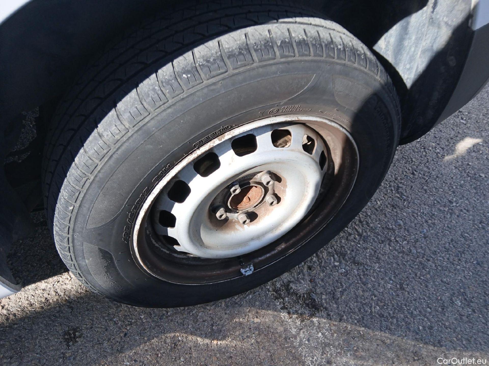  Opel  Combo OPEL  / 2018 / 3P / furgón derivado de turismo 1.5 TD 75kW (100CV) Express L H1 650kg #15