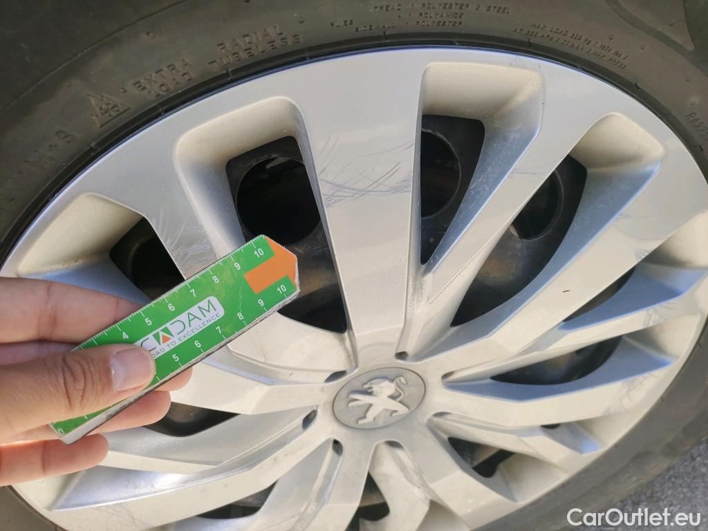  Peugeot  RIFTER PEUGEOT  / 2018 / 4P / monovolumen compacto Access Standard BlueHDi 73kW #37