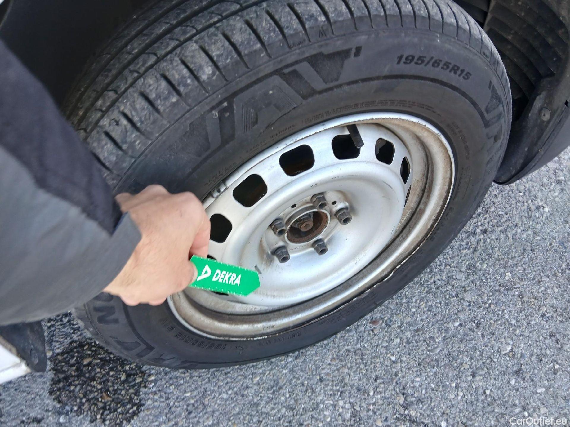  Opel  Combo OPEL  / 2018 / 3P / furgón derivado de turismo 1.5 TD 75kW (100CV) Express L H1 650kg #40