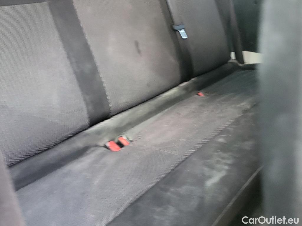  Opel  Vivaro OPEL  / 2019 / 4P / combi 1.5 Diésel 88kW (120CV) L Std Express #43